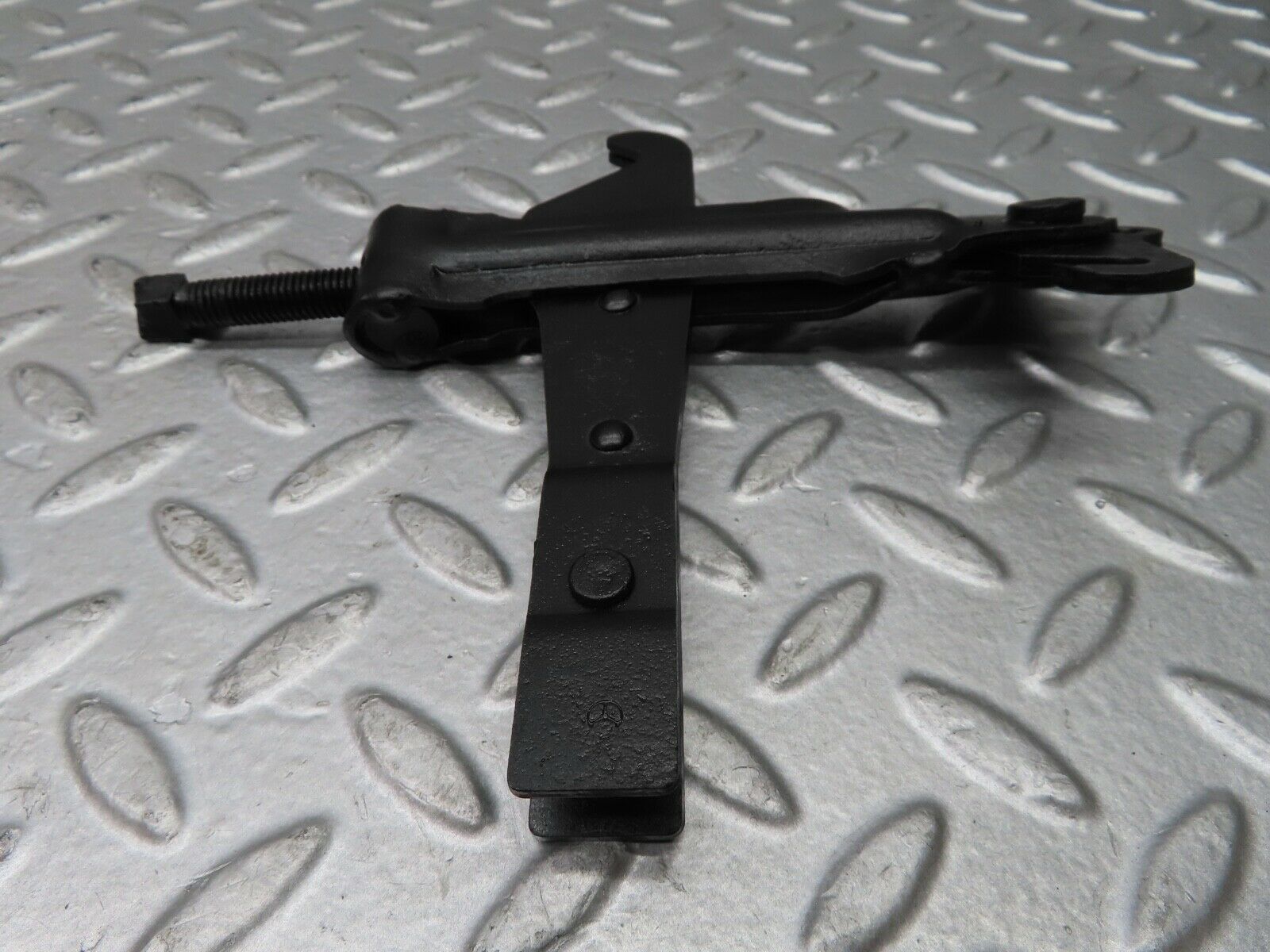 21026 Mercedes-Benz W114 250CE Coupe Handbrake Regulator