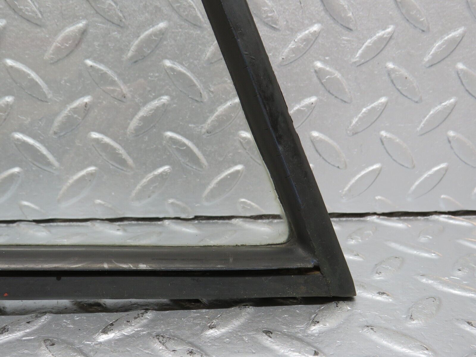 40499 Mercedes-Benz W110 230 Rear Left Quarter Window Glass 1107350124