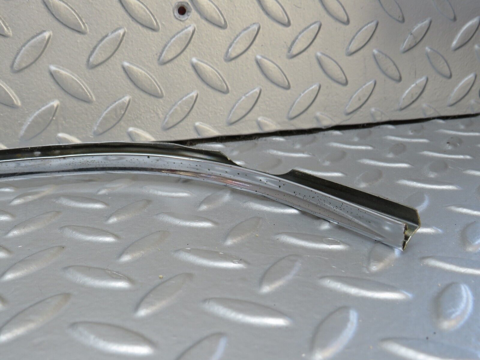 40487 Mercedes-Benz W110 230 Dashboard Chrome Trim