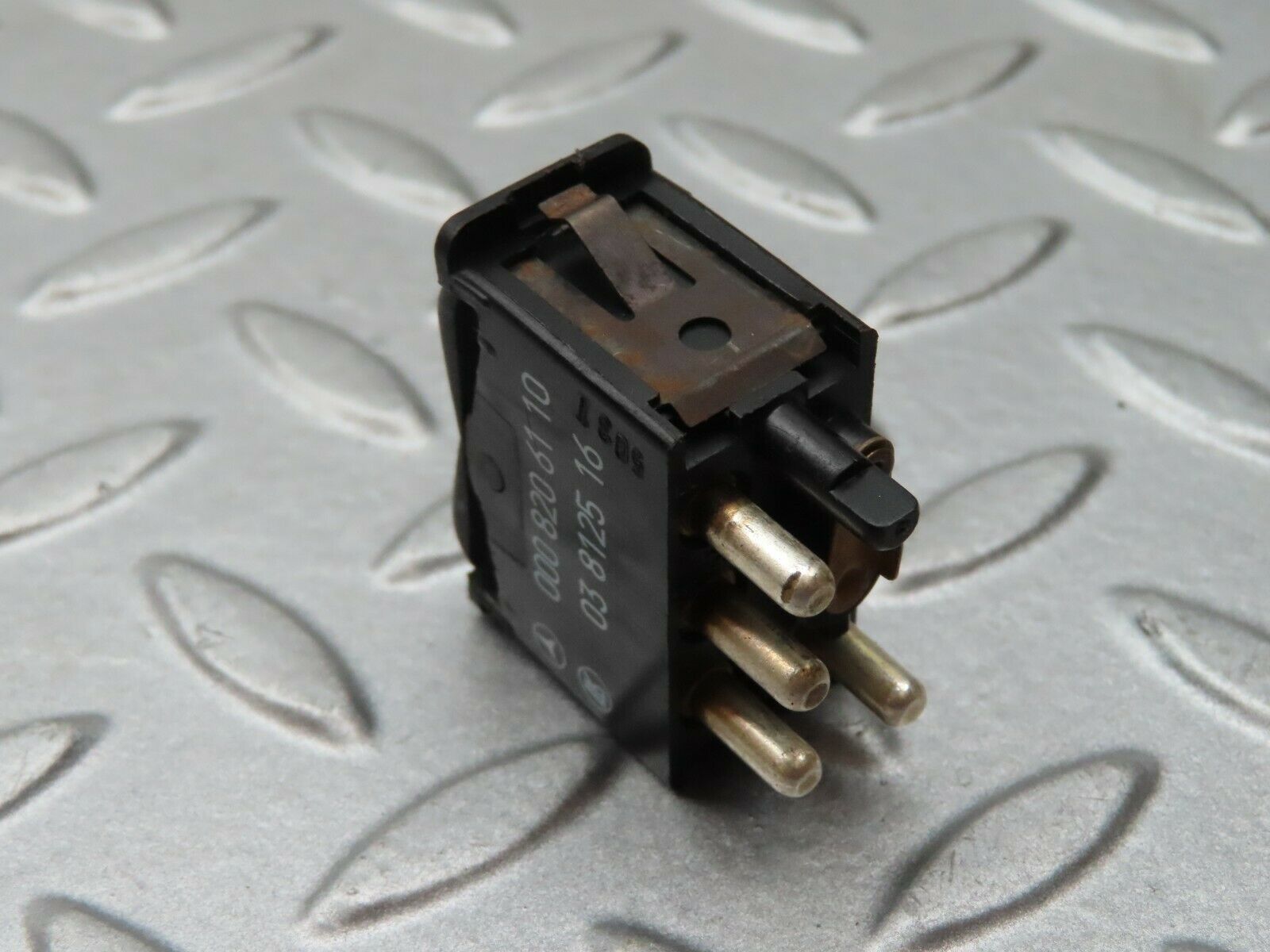 4197 Mercedes-Benz S123 200T Wagon Rear Window Defroster Switch 0008206110