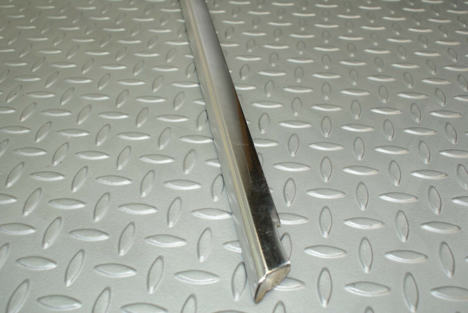 3124 Mercedes-Benz W115 220D Front Right Door Chrome Moulding Trim