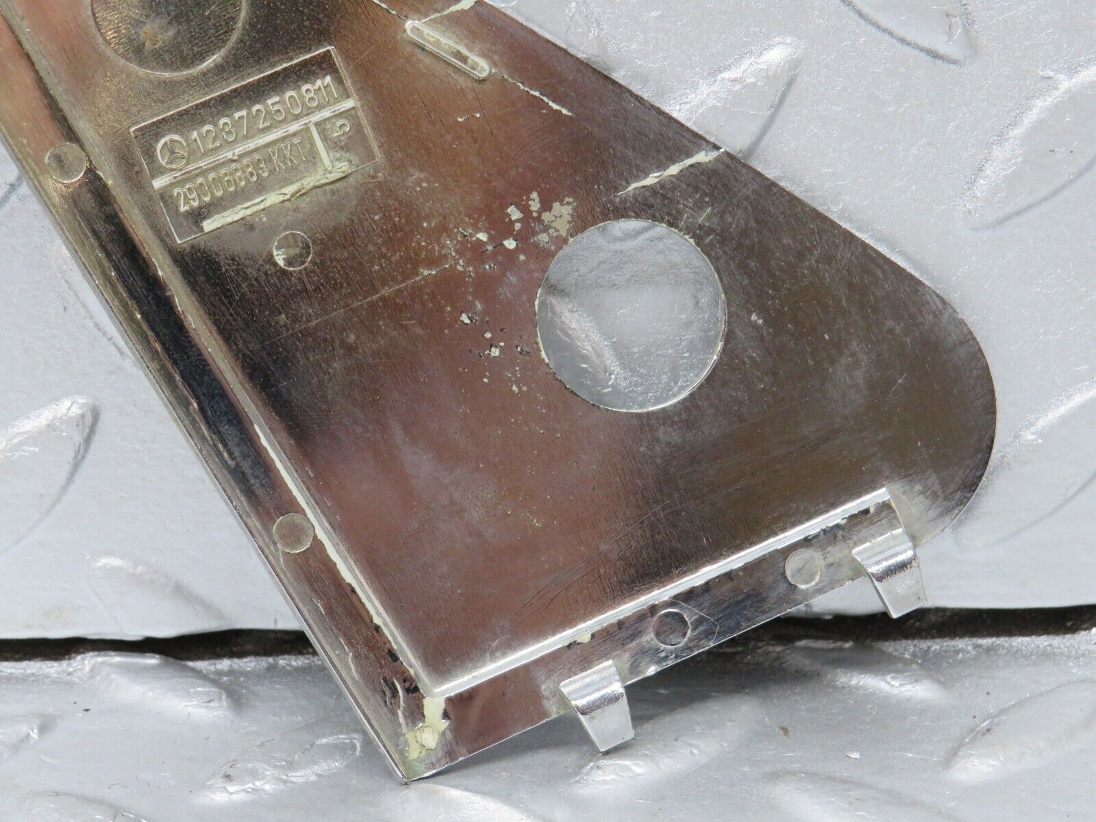 40595 Mercedes-Benz W123 300D Mirror Triangle Chrome Cover Right 1237250811