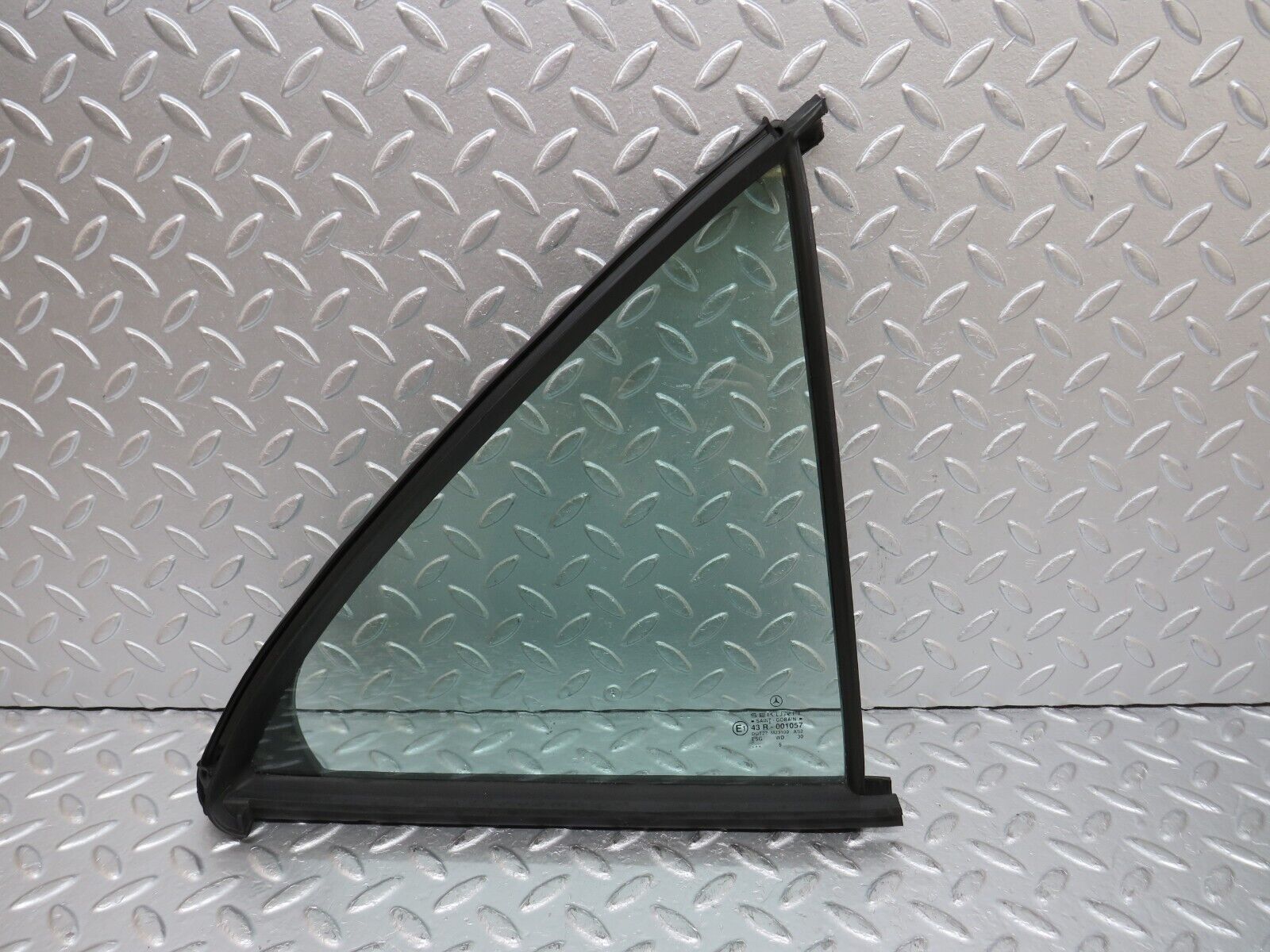 33260 Mercedes-Benz W202 C180 Rear Right Quarter Window Glass 2027350224