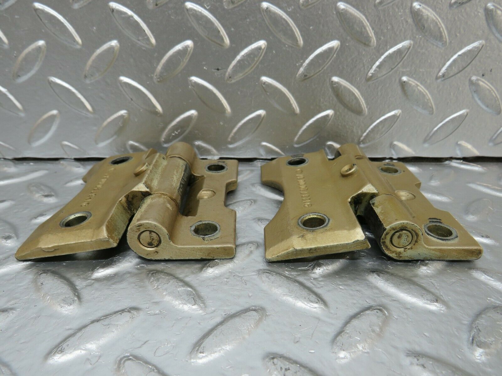 23948 Mercedes-Benz W123 280E Door Hinge Pair 1237200037