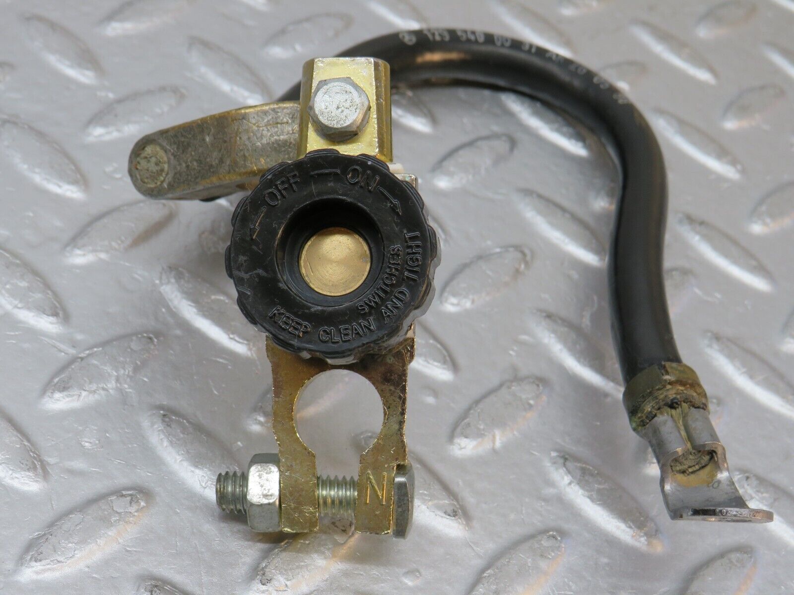 38255 Mercedes-Benz R129 280SL Coupe Battery Negative Cable Connector 1295400031