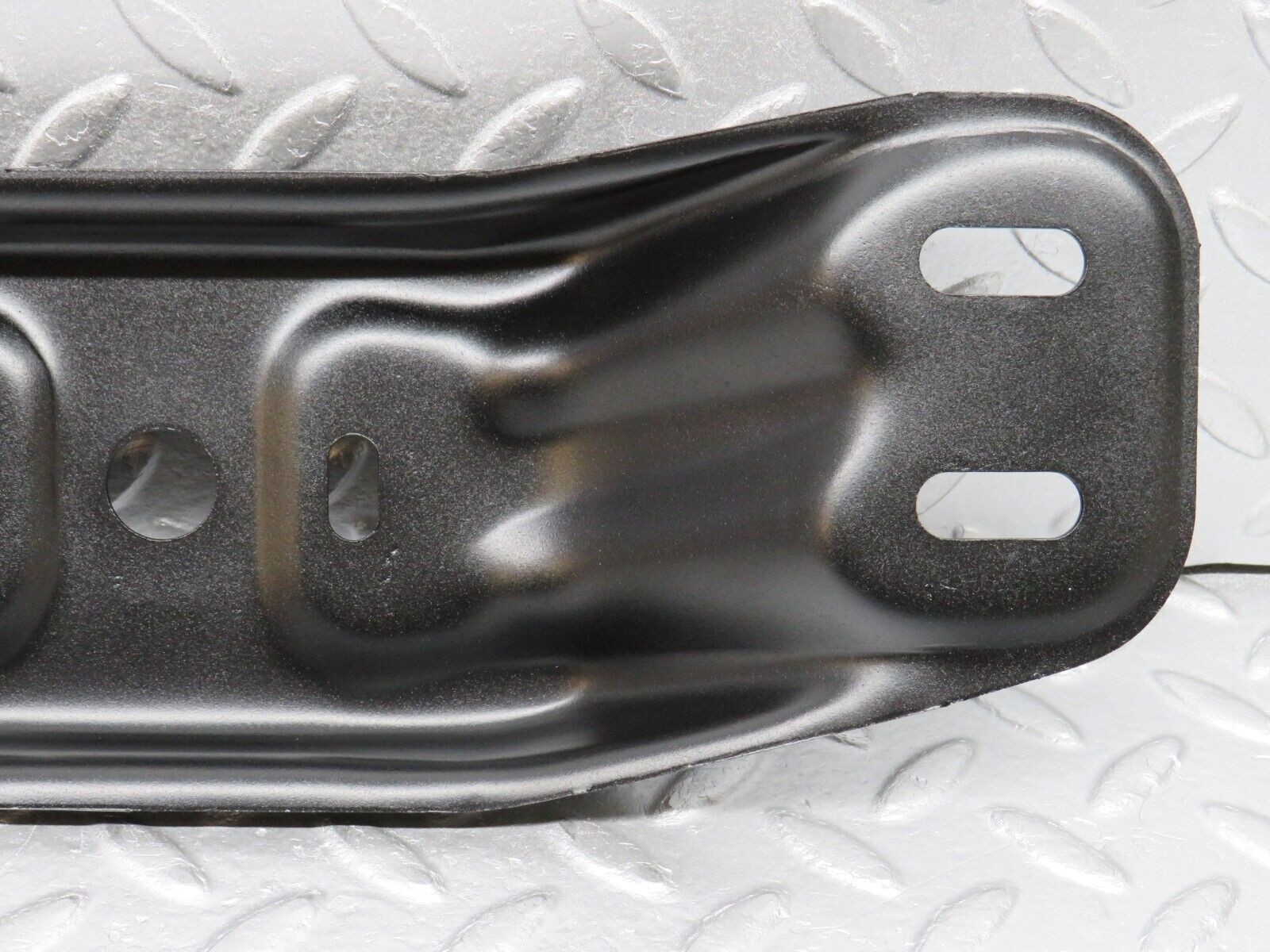 38005 Mercedes-Benz A124 320E Cabriolet Gearbox Mount Bracket