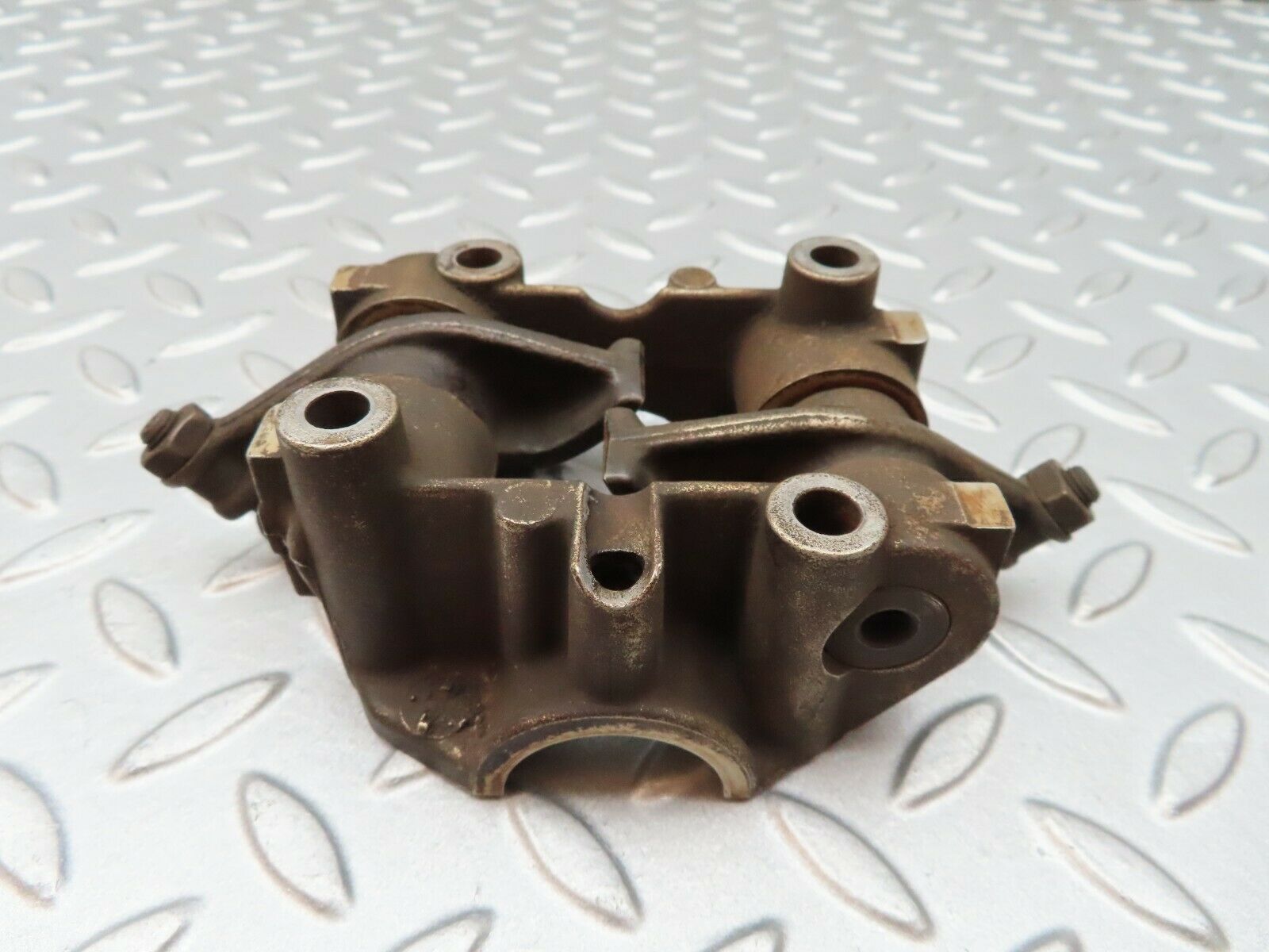 3890 Mercedes-Benz S123 200T Wagon Rocker Arms Camshaft Bearing Block 1020512110