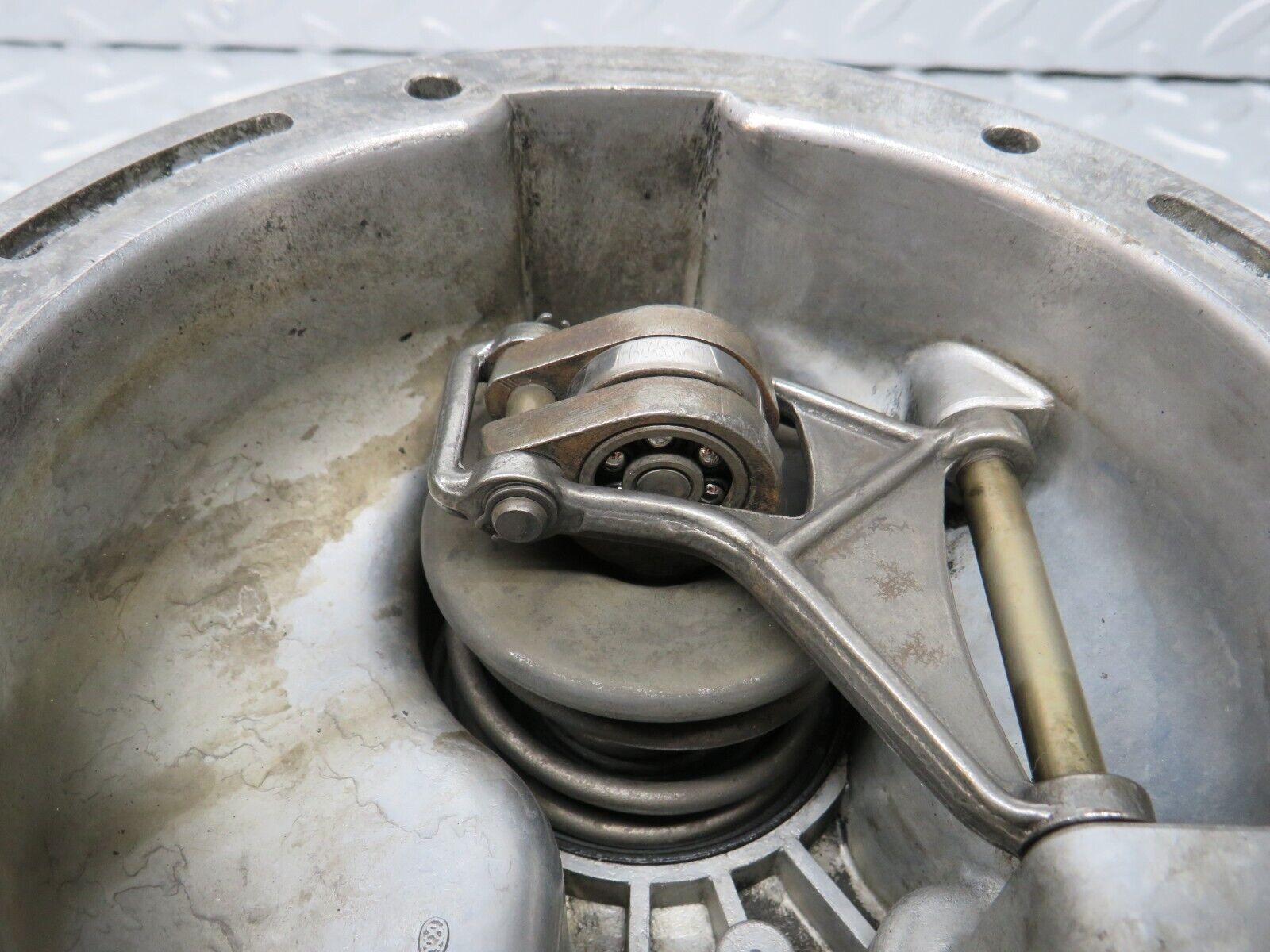 35909 Mercedes-Benz 240D OM616.912 Vacuum Pump Pierburg DB/U7 5015