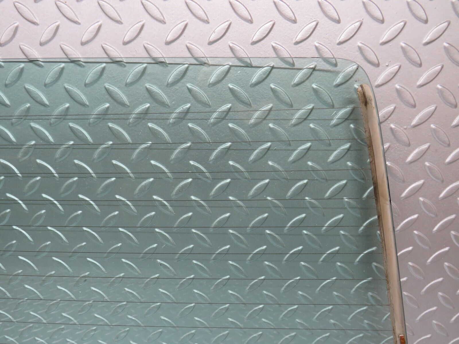 32491 Mercedes-Benz S124 300TE Wagon Tailgate Rear Windscreen Glass