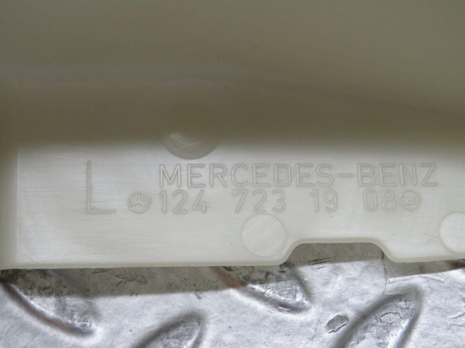 29111 Mercedes-Benz C124 320CE Left Door Lock Mechanism Cover 1247231908