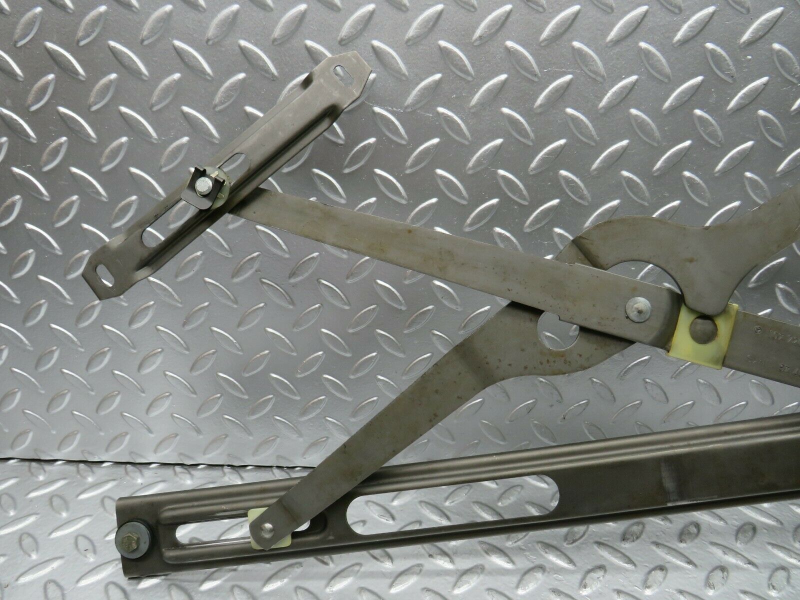 22890 Mercedes-Benz C107 450SLC Front Right Power Window Regulator 1077200846