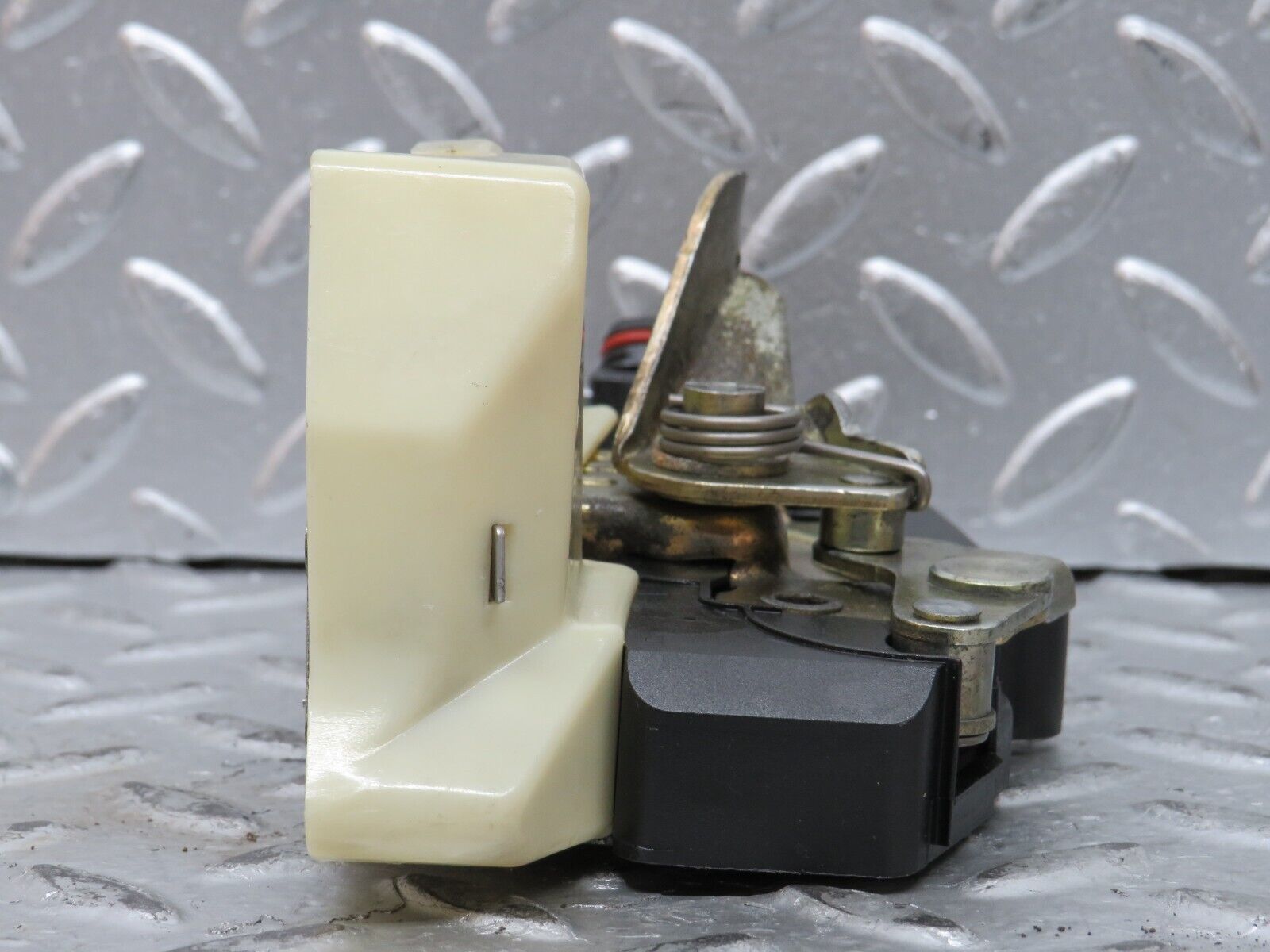 27670 Mercedes-Benz S124 300TE Wagon Rear Right Door Lock Mechanism 1248213251