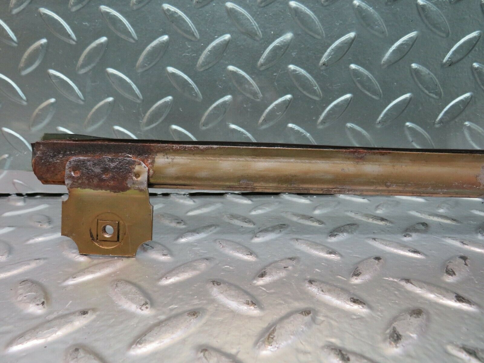 23360 Mercedes-Benz W116 350SE Rear Left Door Window Glass