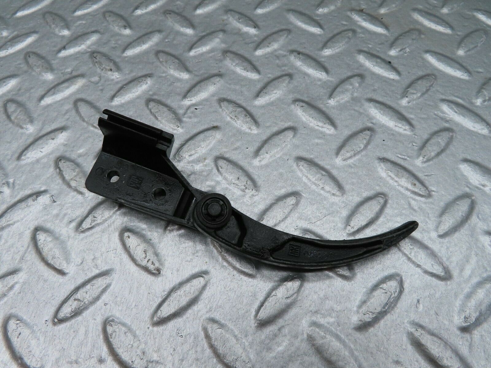 18059 Mercedes-Benz W123 200 Hood Opener Bonnet Opener Release