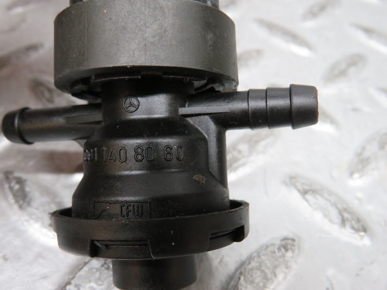 29114 Mercedes-Benz C124 320CE Coupe Fuel Regeneration Vacuum Valve 0011408060