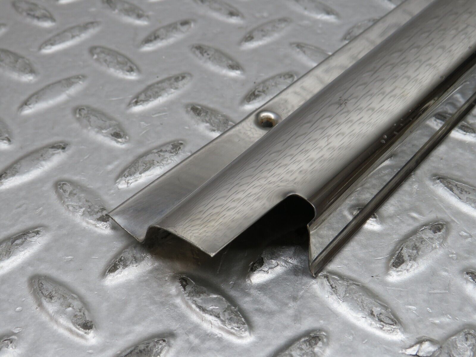 37384 Mercedes-Benz W109 300SEL Rear Left Door Sill Chrome