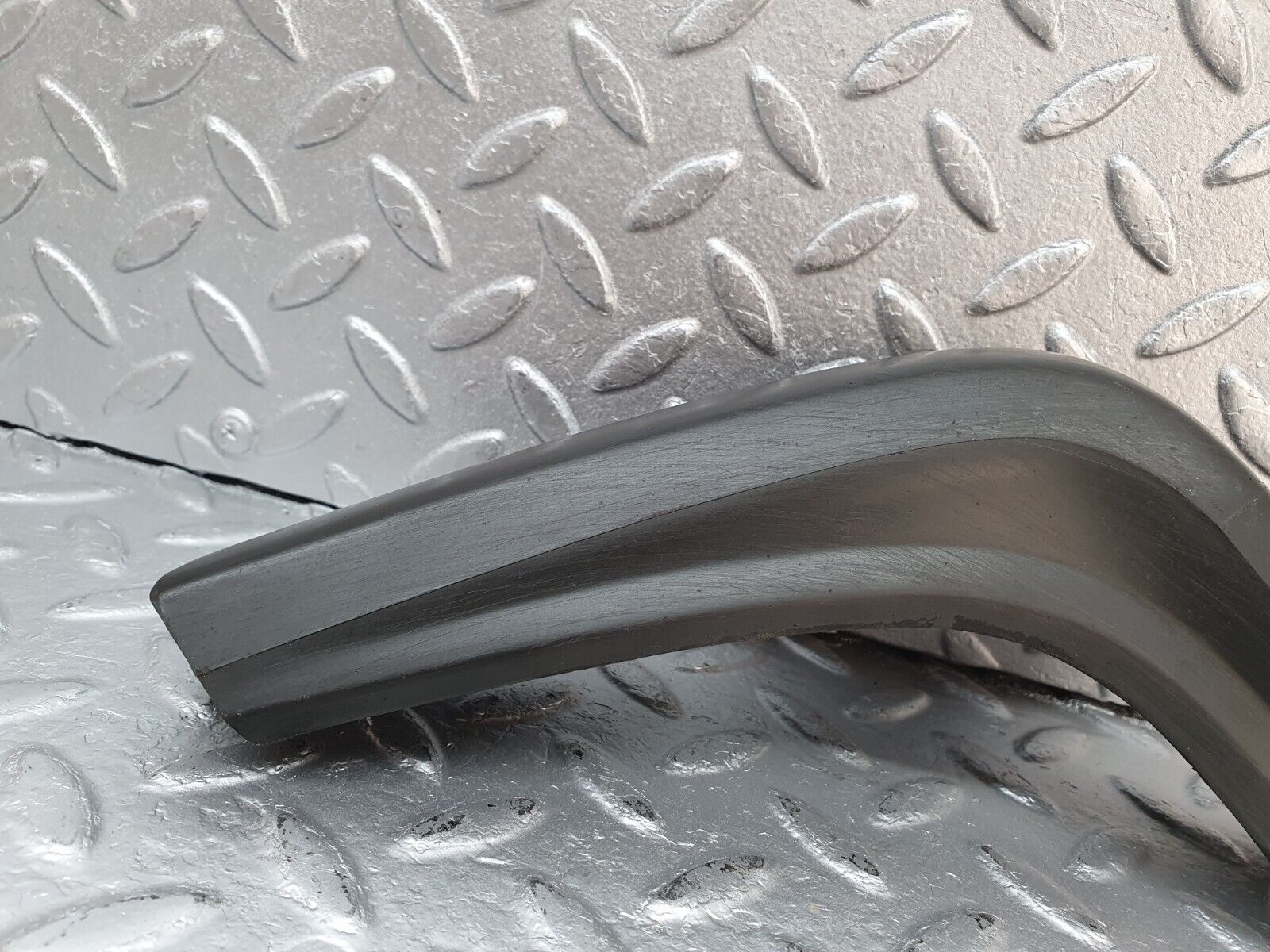 41550 Mercedes-Benz W124 200E Fender Wing Lower Moulding Trim Right Side 1248840231