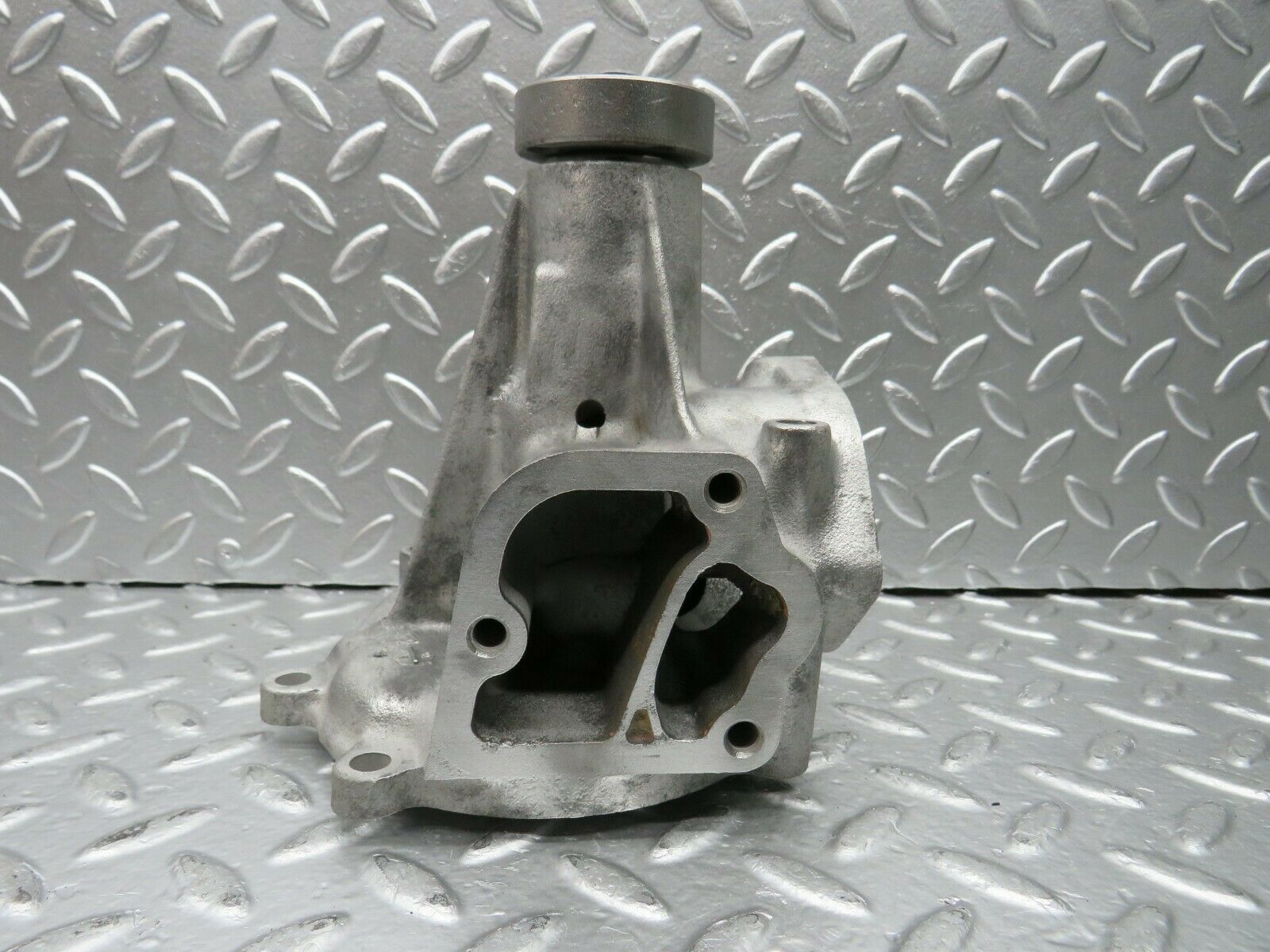22679 Mercedes-Benz C107 450SLC Coupe Water Pump 1172010201