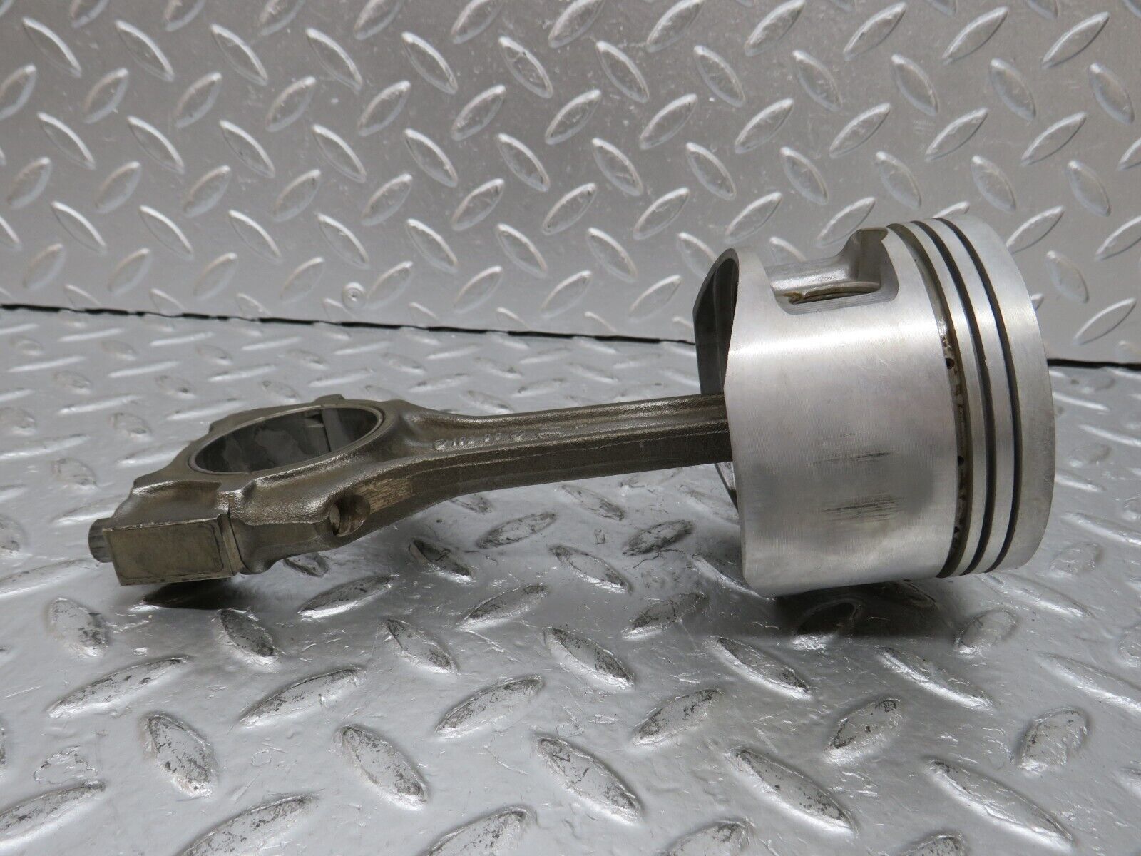 32651 Mercedes-Benz S124 300TE Wagon Piston With Connecting Rod 88.485mm 10205