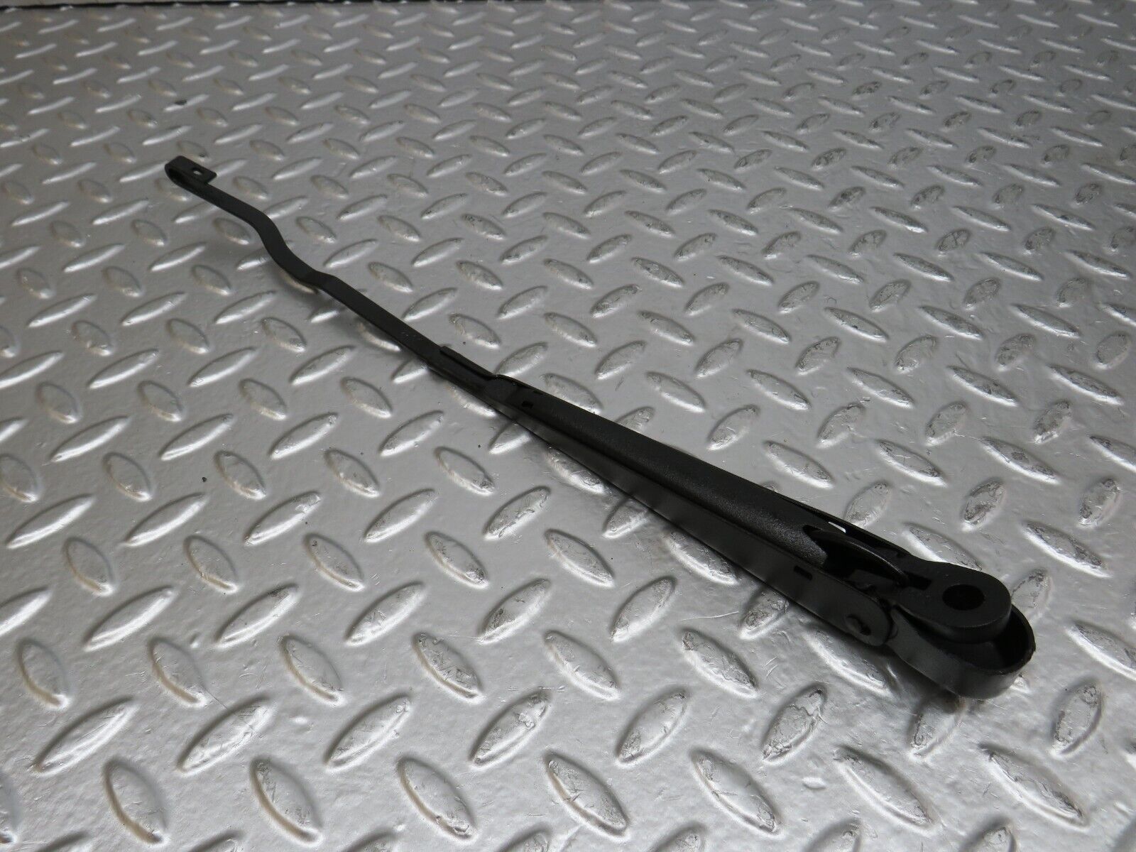 25428 Mercedes-Benz W123 200 Wiper Arm Bosch Right Side 3399990553