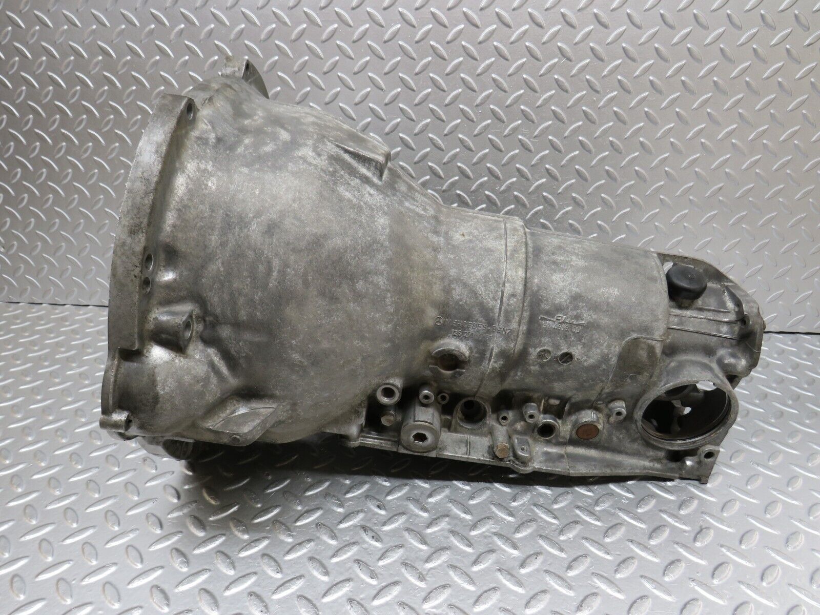 34581 Mercedes-Benz C126 380SEC Automatic Gearbox Housing 1262711701 126270360