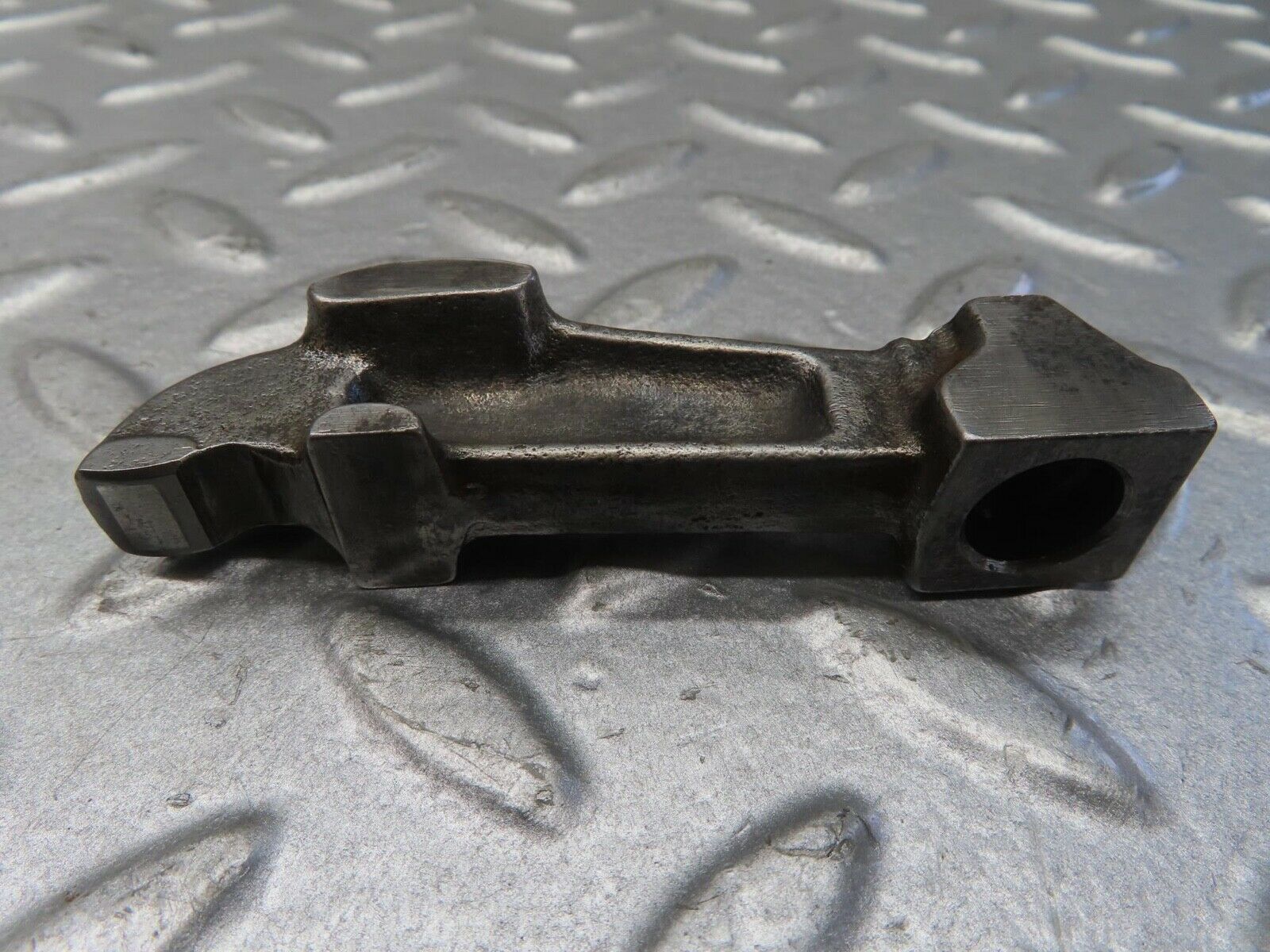 13376 Mercedes-Benz W111 230S Valve Rocker Arm With Retaining Spring