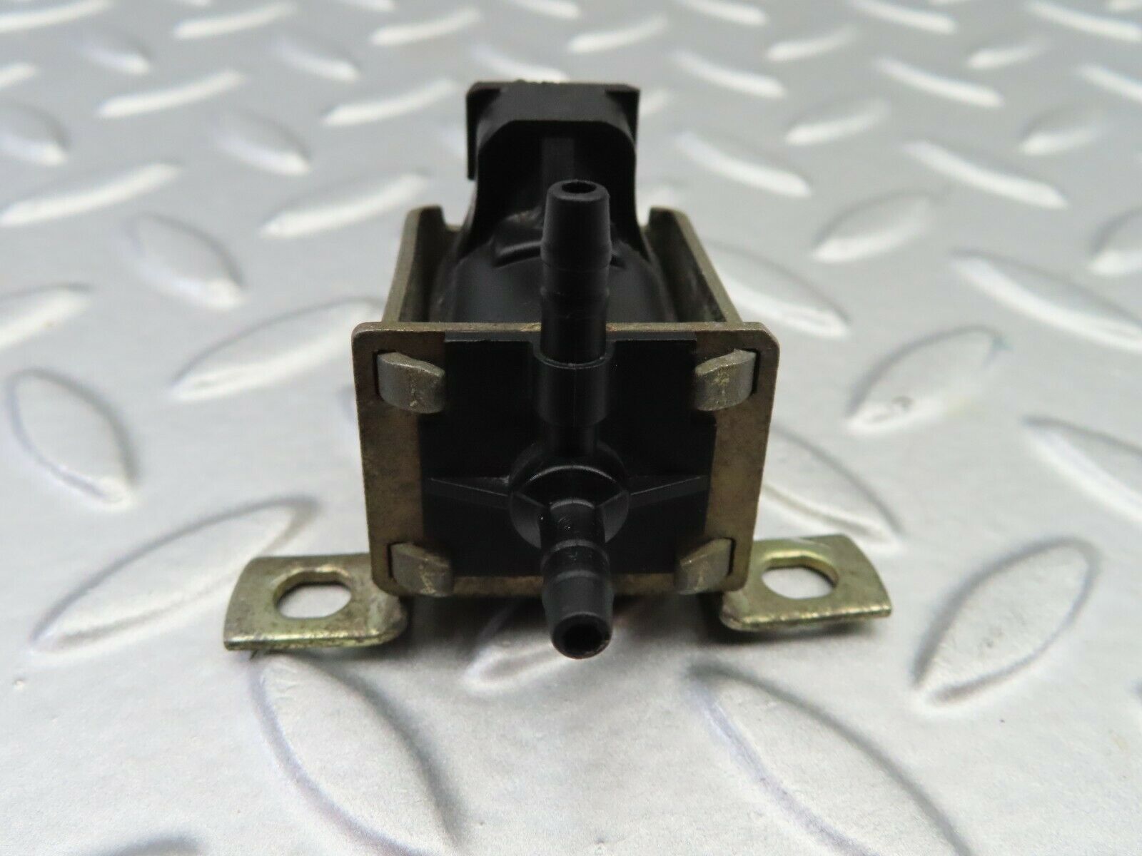 6711 Mercedes-Benz S124 E220 Wagon Vacuum Control Valve Pierburg 0015407097