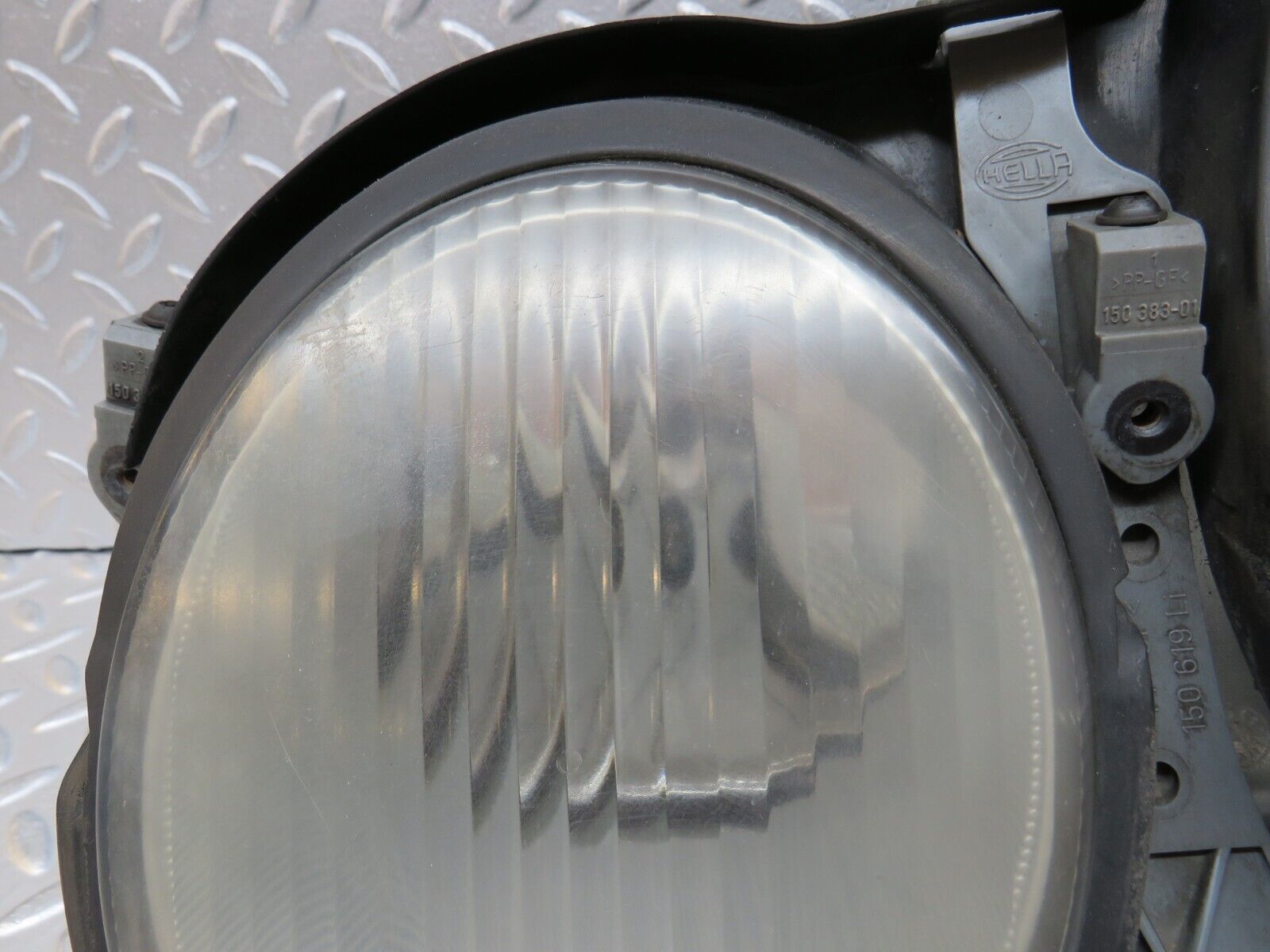 34849 Mercedes-Benz W210 320E Headlight Hella Left Side 15060700 2088000175