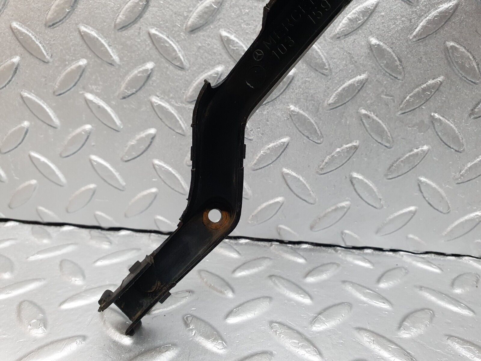 41070 Mercedes-Benz W126 300SE Engine Wire Bracket Holder 1031590213