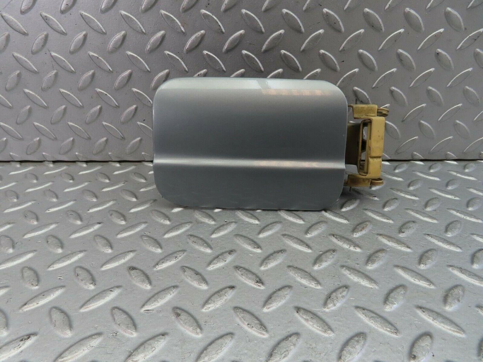 9550 Mercedes-Benz C123 280CE Coupe Fuel Tank Flap Cap 1235840039