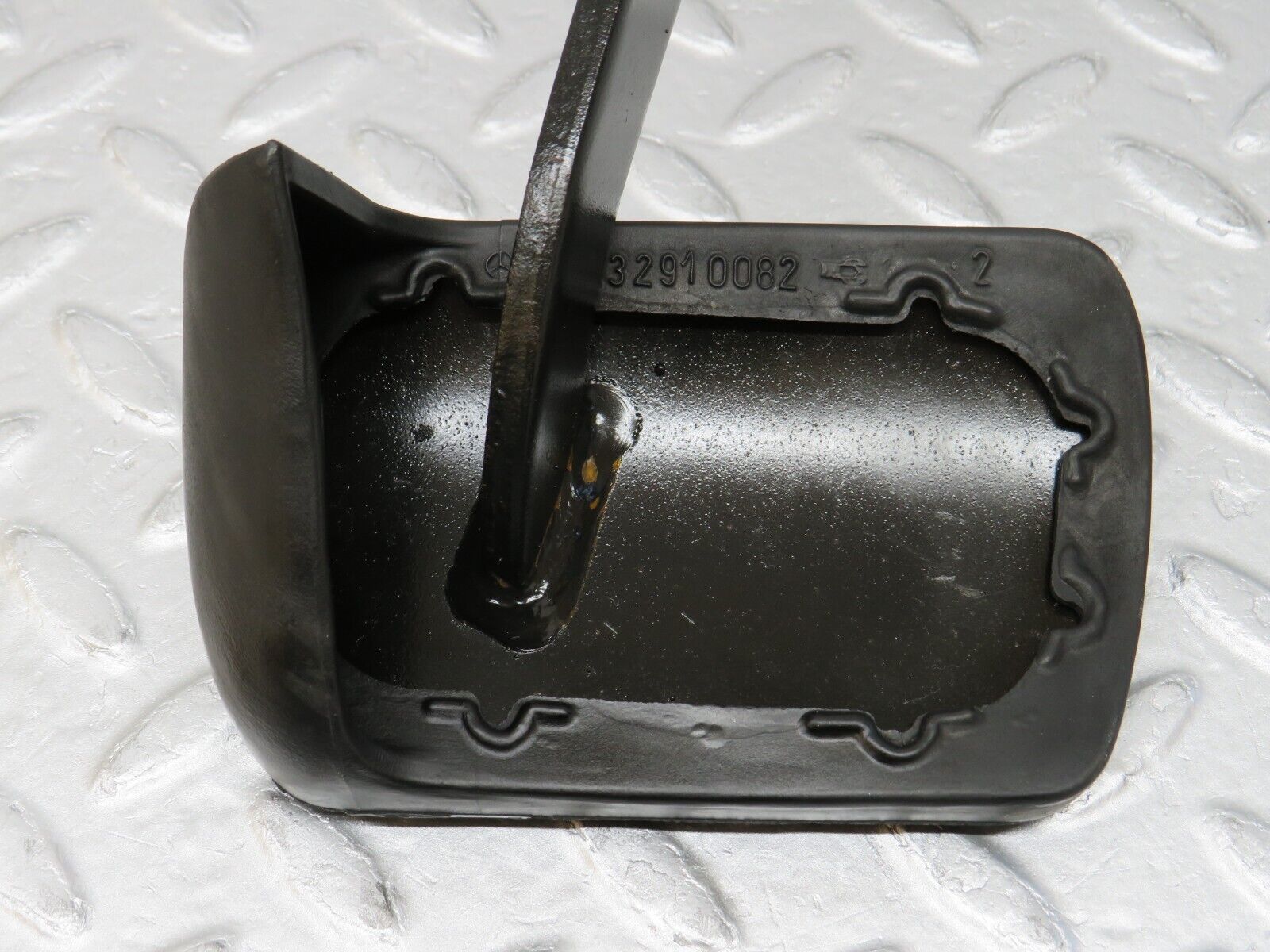 36536 Mercedes-Benz W201 190E 2.0L Brake Pedal With Rubber 1232910082