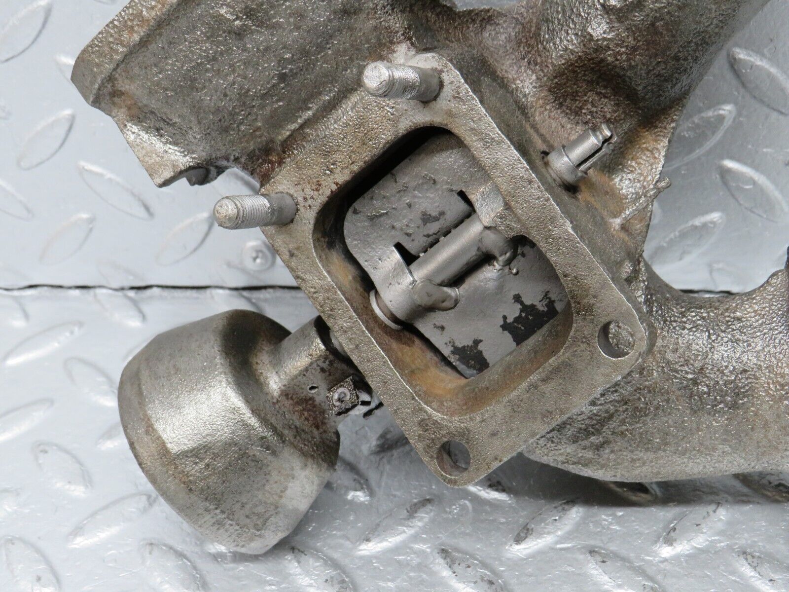 40425 Mercedes-Benz W110 230 Exhaust Manifold 1081420102 1801430207