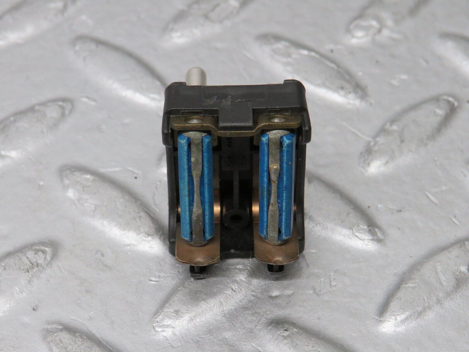 37953 Mercedes-Benz A124 320E Cabriolet Fuse Box Connector 2015400350