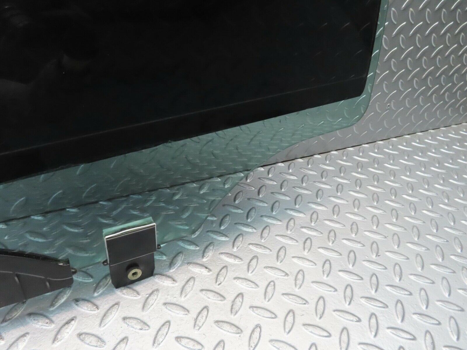 11230 Mercedes-Benz W221 S320 Rear Left Door Window Glass