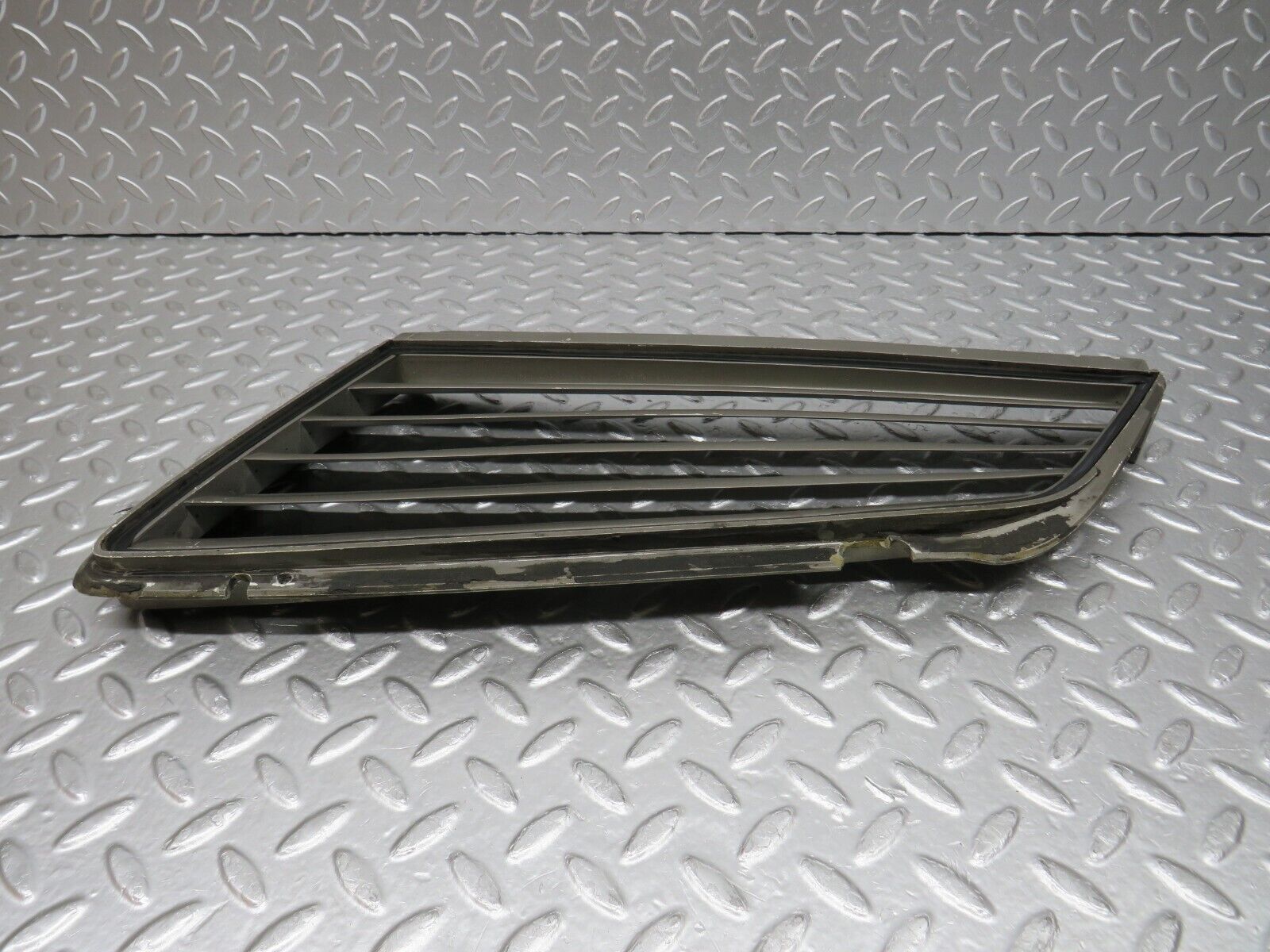 0706 Mercedes-Benz C107 350SLC Coupe Side Window Louvre Rear Left