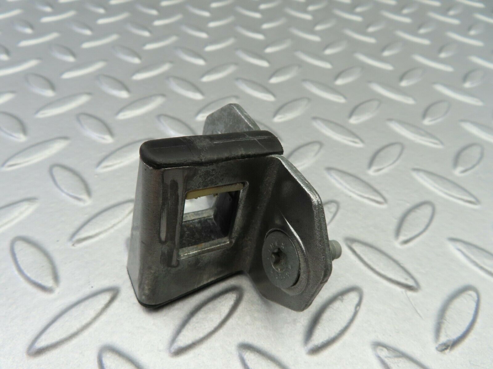 6759 Mercedes-Benz S124 E220 Wagon Door Lock Latch