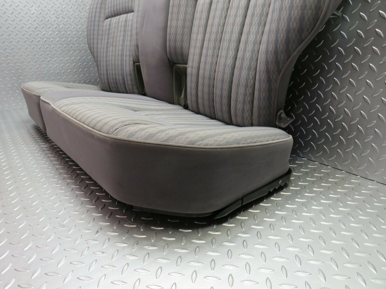 24372 Mercedes-Benz S124 220TE Wagon Rear Seat