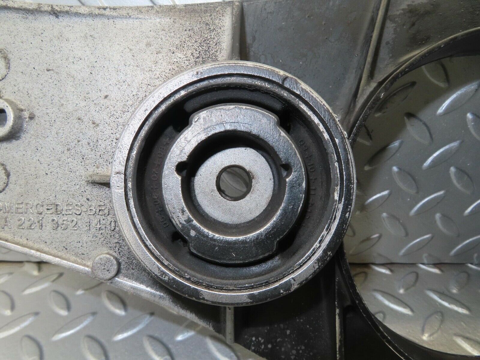 11257 Mercedes-Benz W221 S320 Rear Axle Sub Frame Differential Bracket