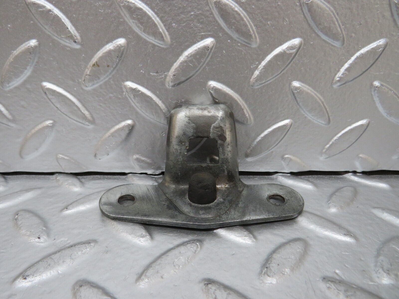 25565 Mercedes-Benz W123 200 Trunk Lock Latch 1237580150