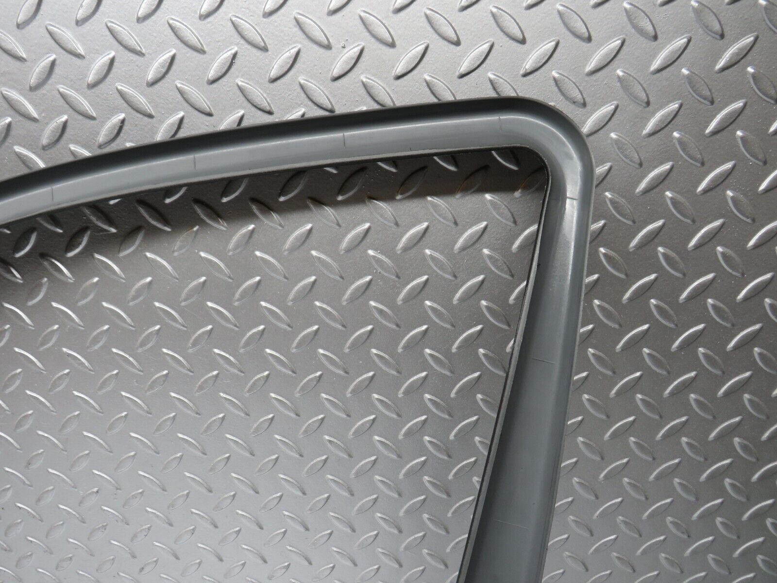 32285 Mercedes-Benz W220 S430 Front Left Door Window Frame Trim 2207250171