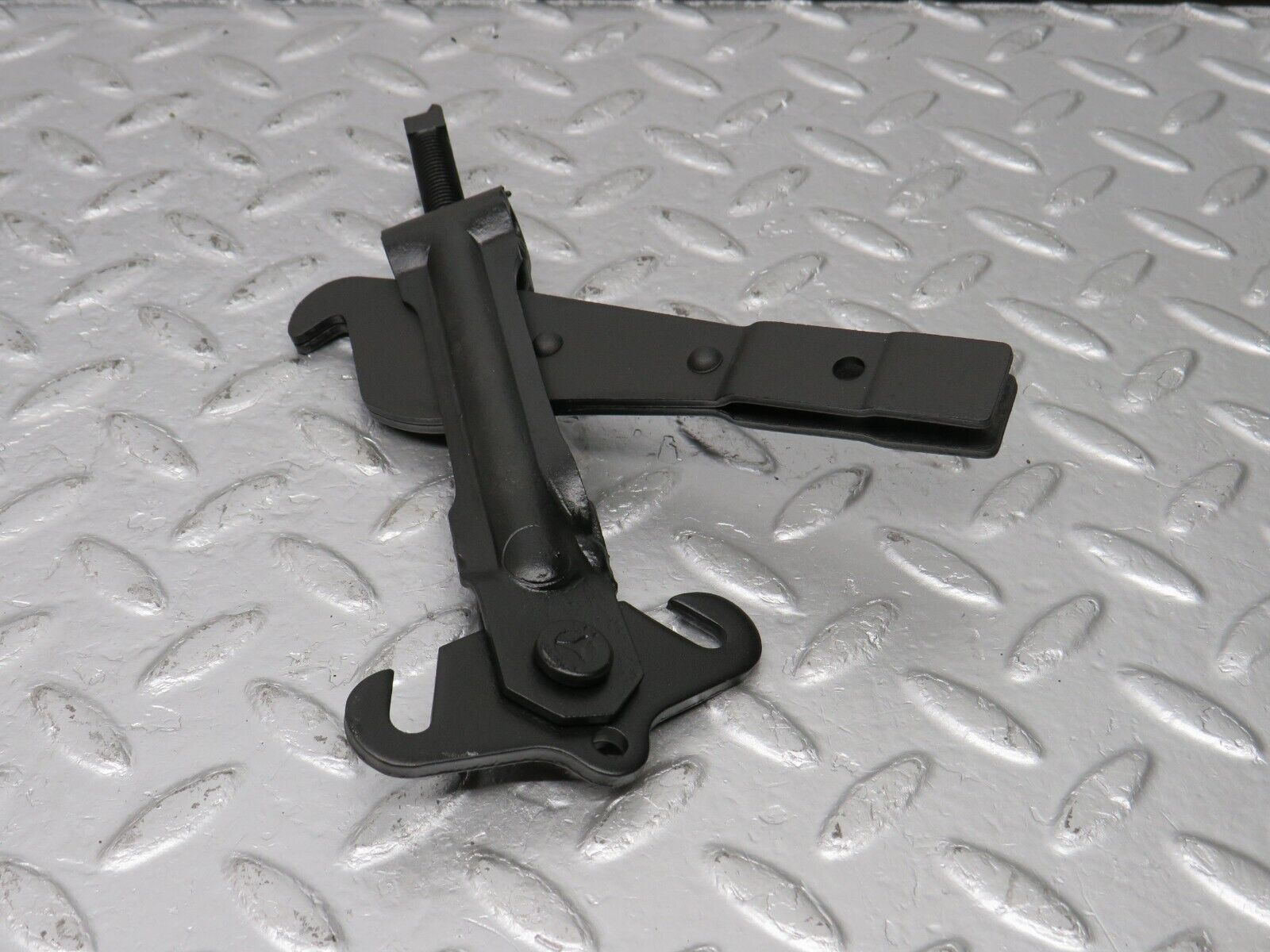 40544 Mercedes-Benz W123 300D Handbrake Adjusting Handbrake Regulator