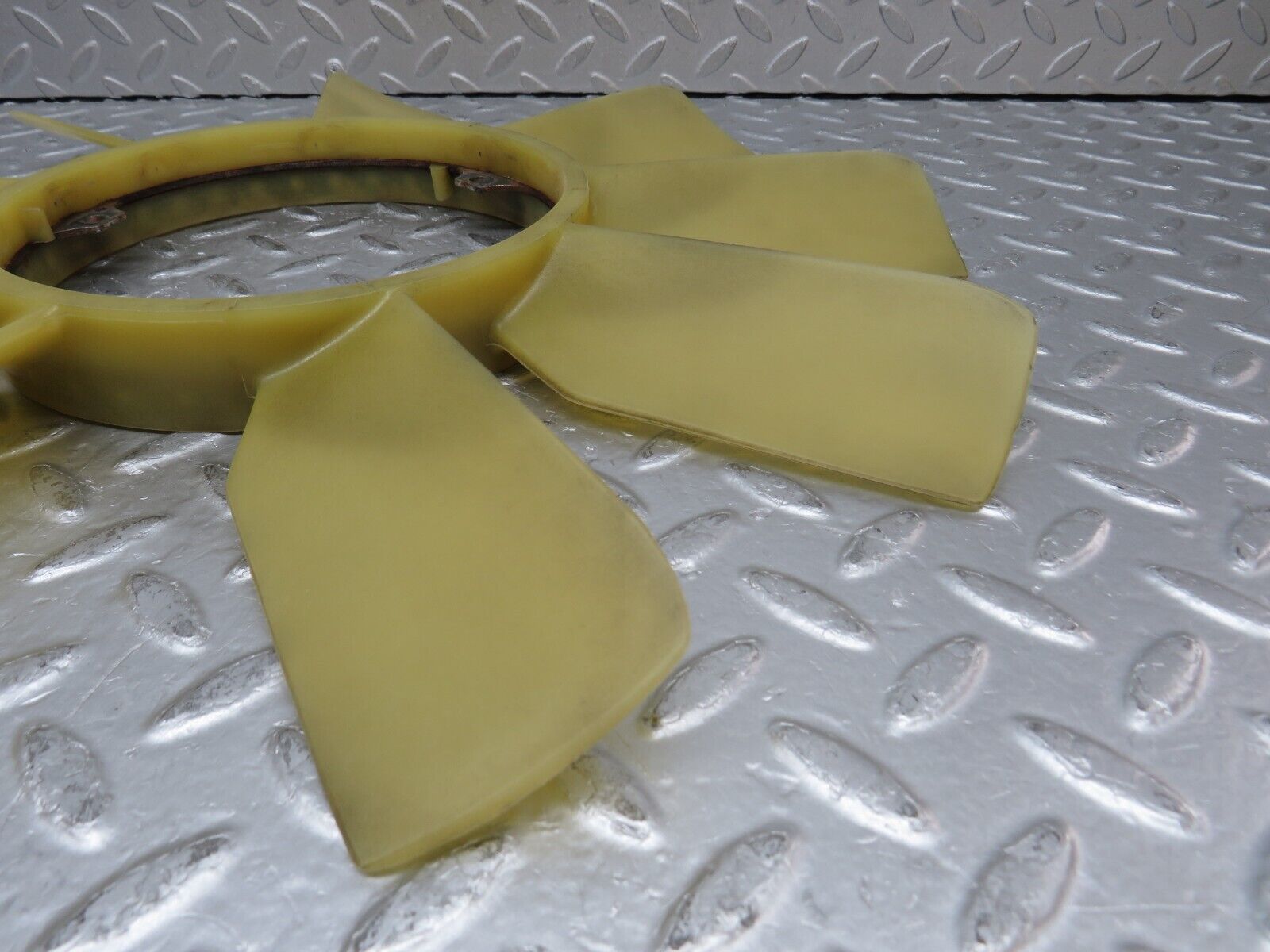 37963 Mercedes-Benz A124 320E Cabriolet Engine Cooling Fan 1032000423