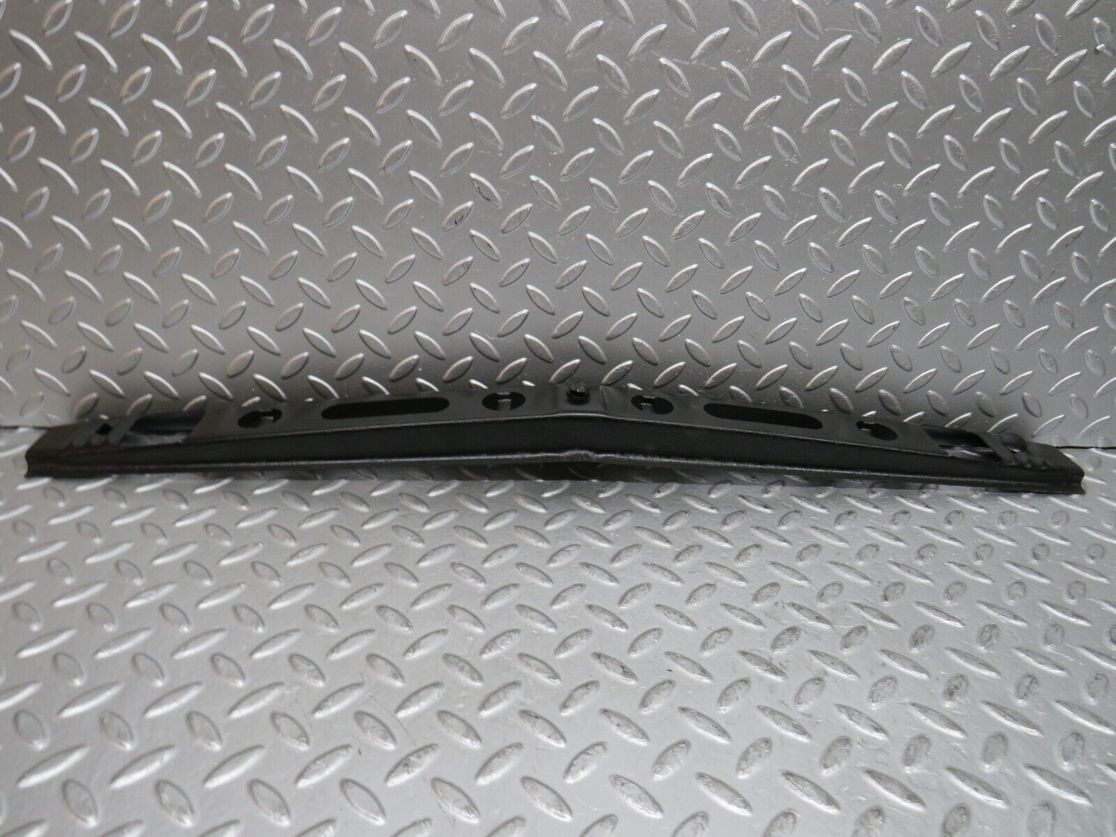 29637 Mercedes-Benz W123 230E Front Bumper Centre Bracket