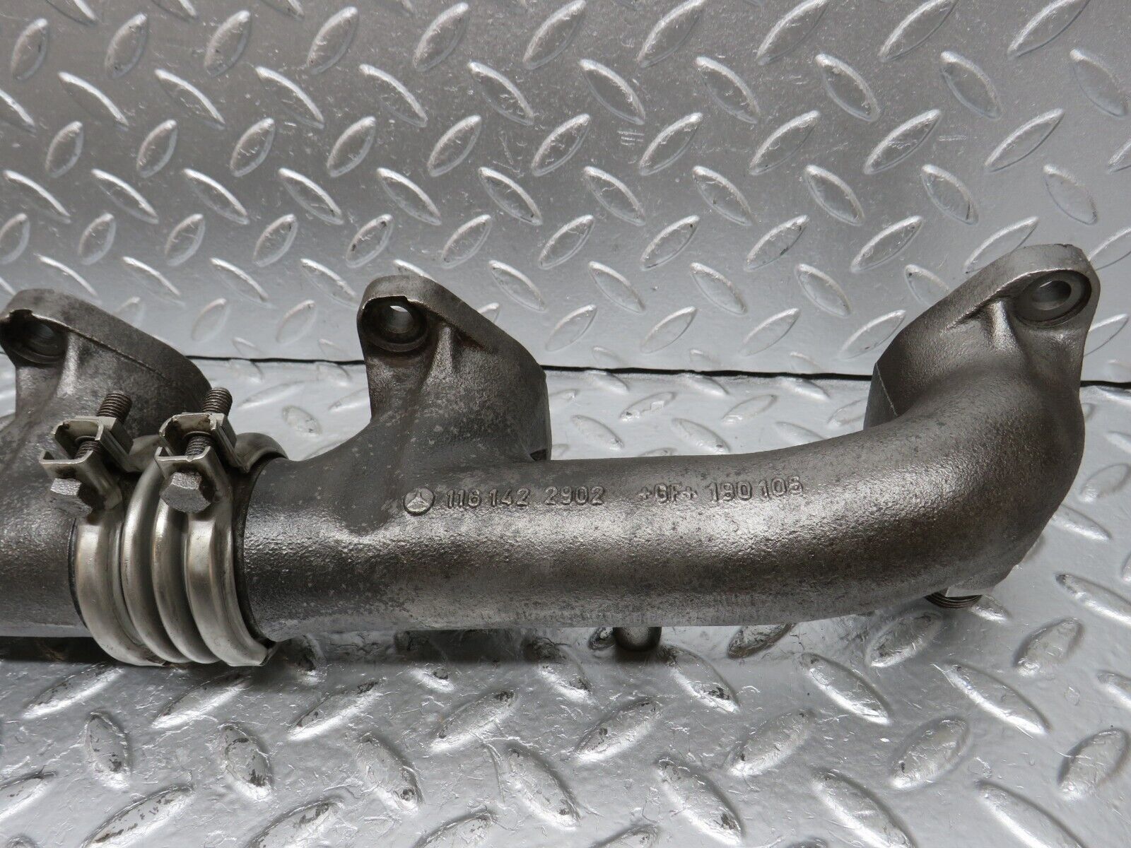 33119 Mercedes-Benz W126 380 V8 Exhaust Manifold Left 1161422302 1161422902