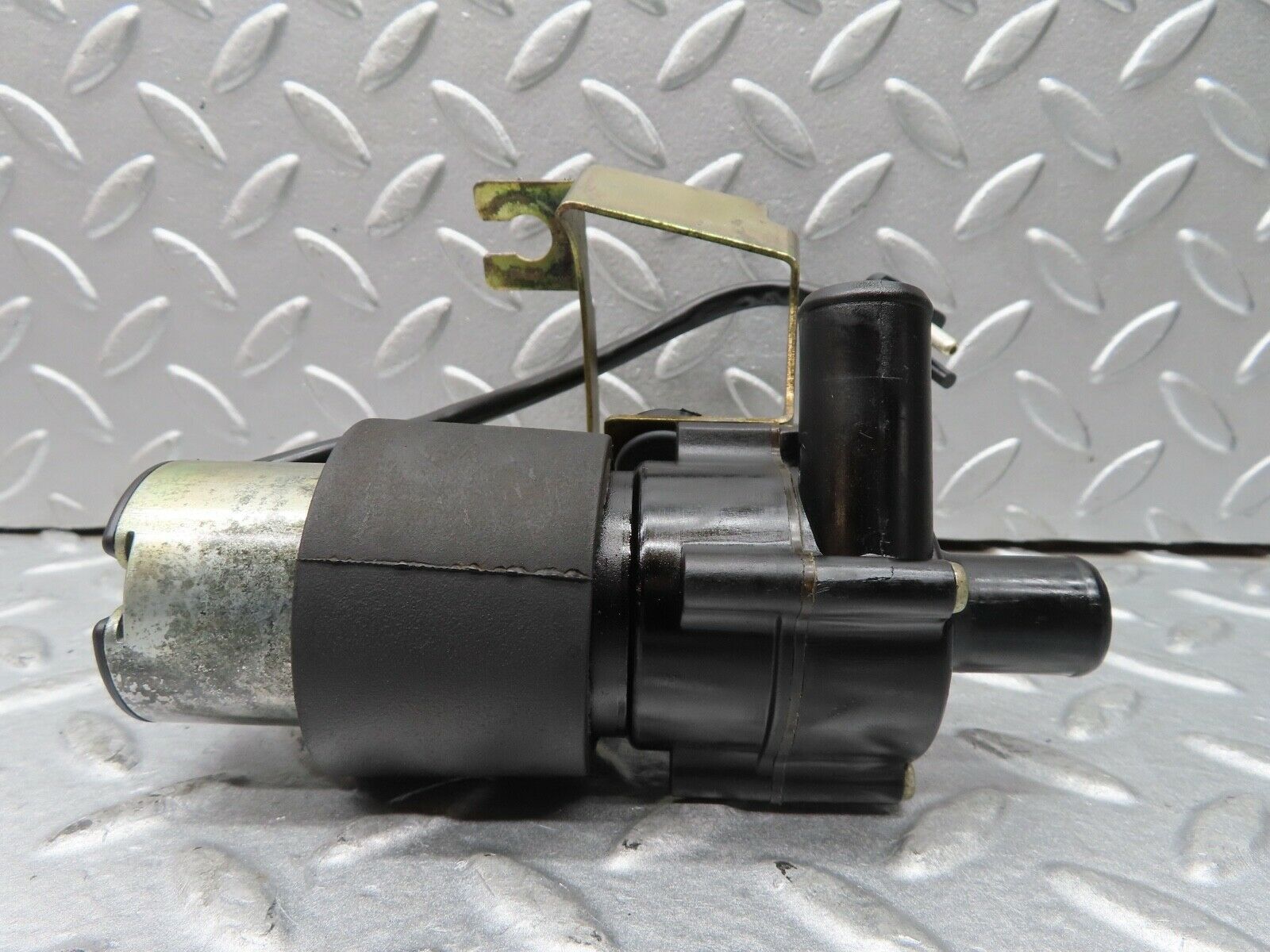 17269 Mercedes-Benz R129 300SL Coupe Heating Water Pump 0018351064