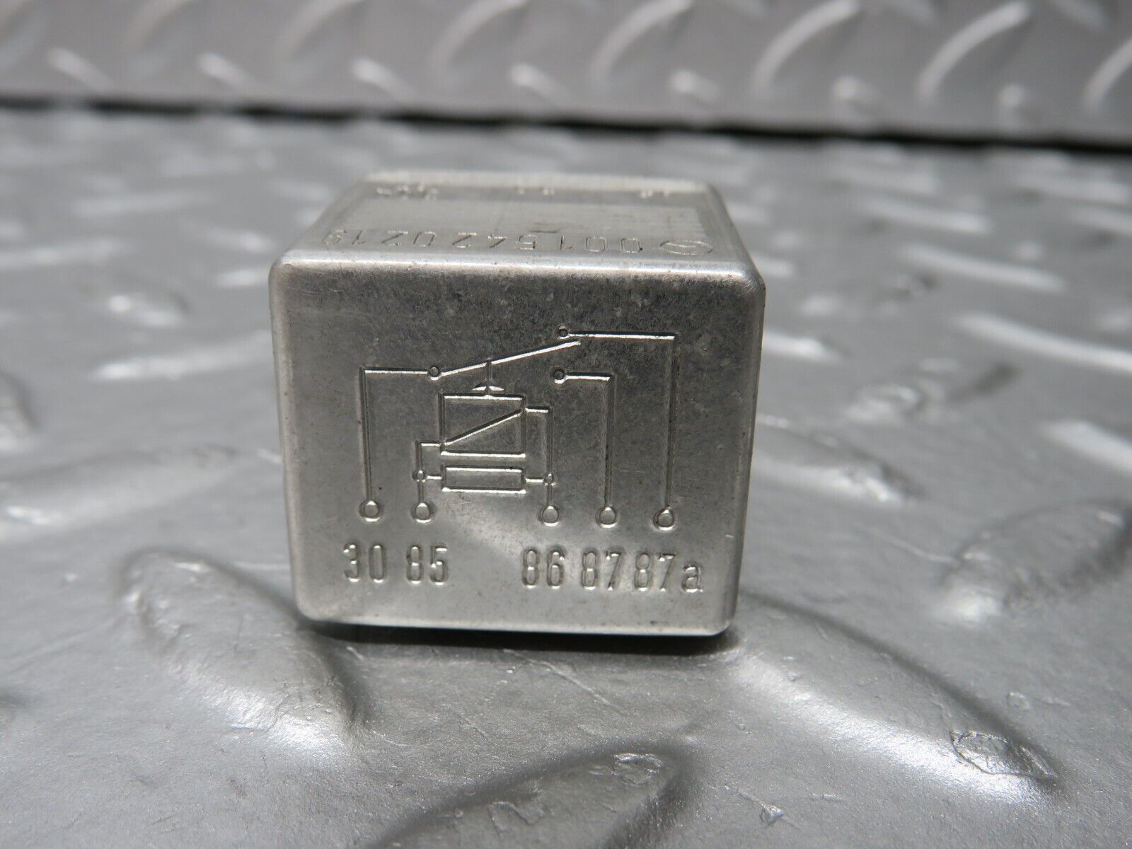 34060 Mercedes-Benz W124 260E Multi Purpose Relay 0015420219