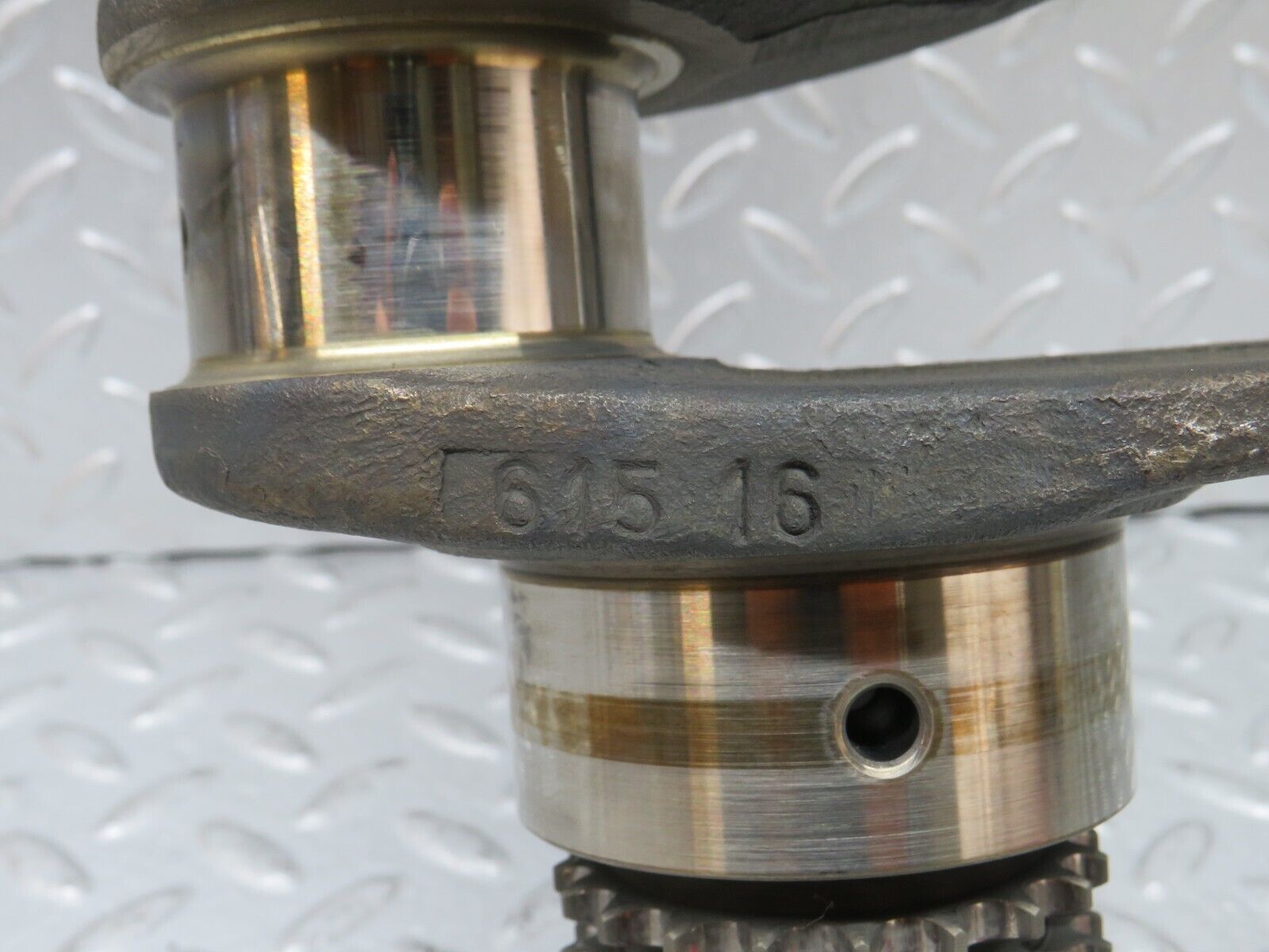 31137 Mercedes-Benz W123 200D Crankshaft 61516