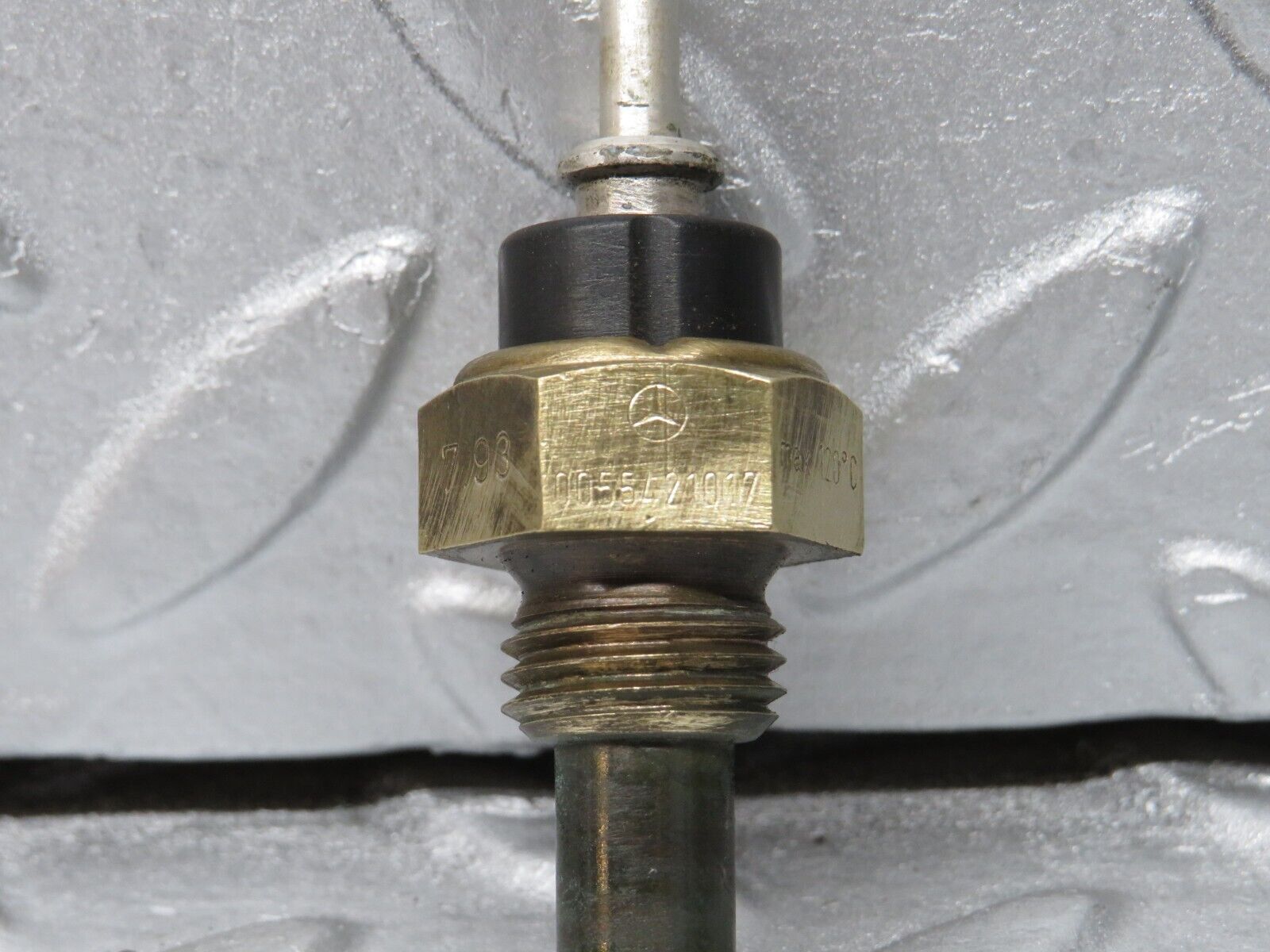 38129 Mercedes-Benz A124 320E Cabriolet Coolant Temperature Sensor VDO 0055421017