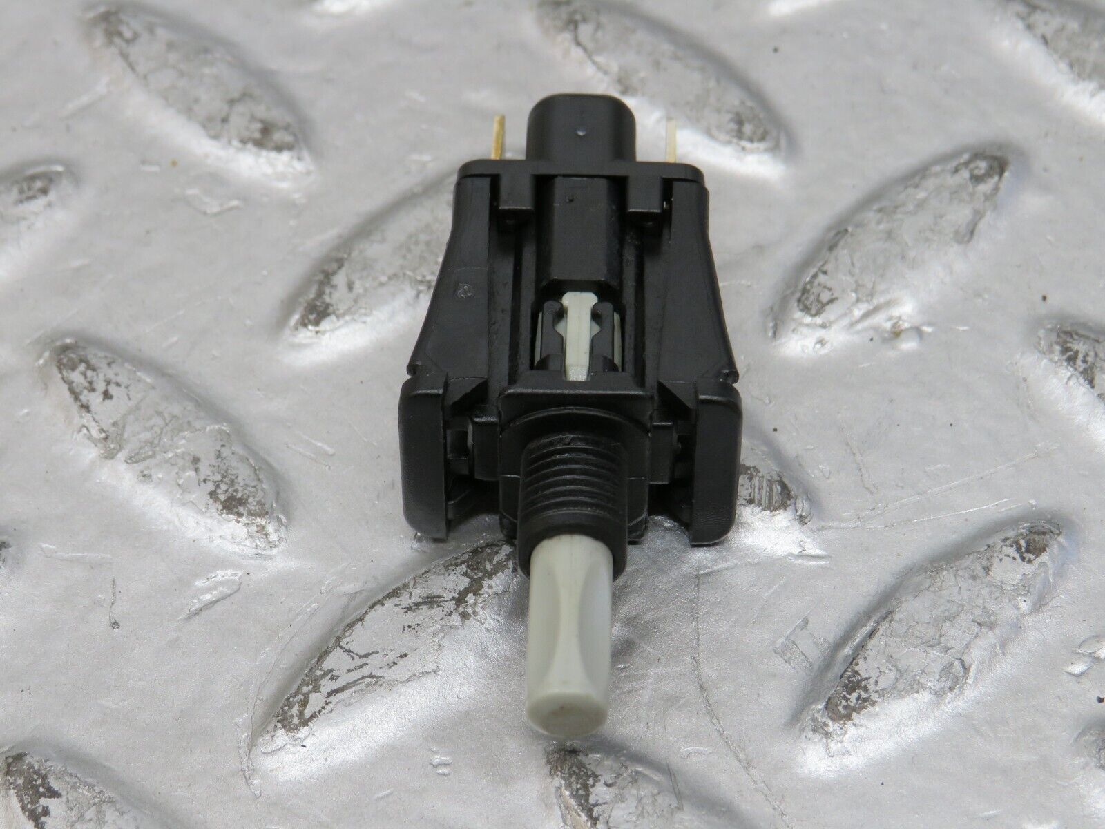 26500 Mercedes-Benz C124 220CE Coupe Door Contact Switch 2018202110