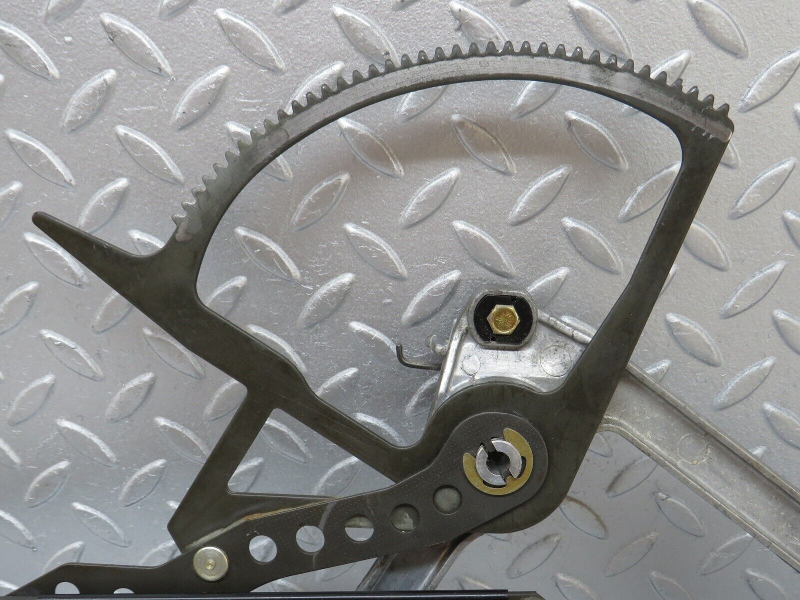 35988 Mercedes-Benz W126 420SE Front Left Power Window Regulator